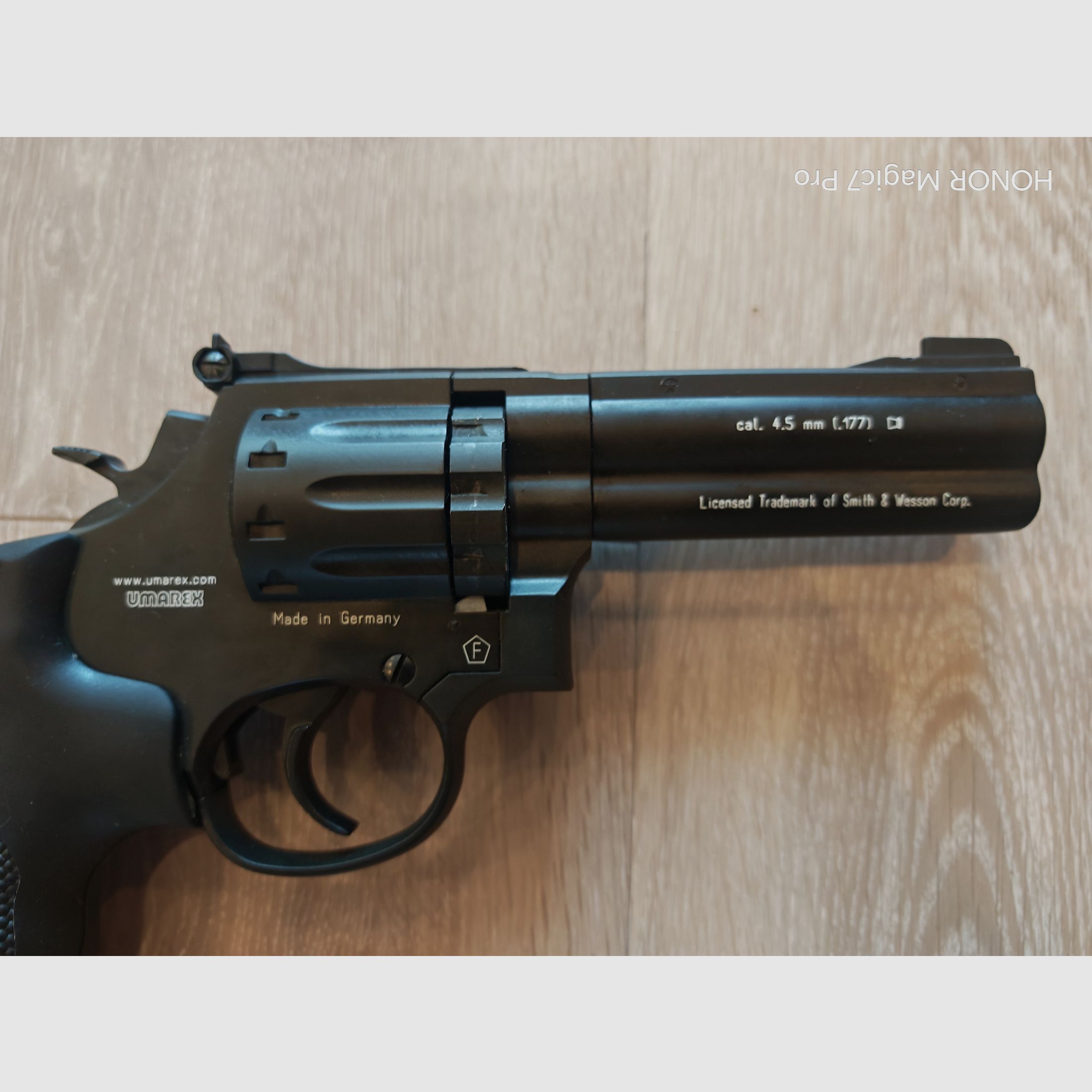 Smith & Wesson 586 revolver Co2. Longueur de canon de 6 pouces + 3,5 pouces, silencieux, 4,5 mm, mallette.