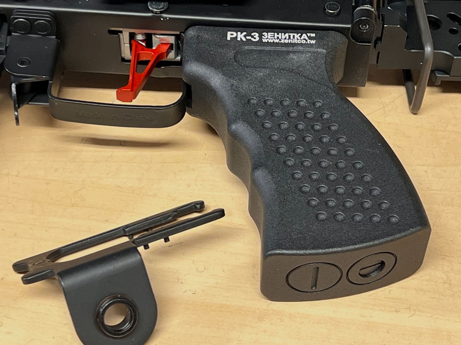 Adaptador de correa QD de Airsoft AK para el mango de la pistola para SAEG como Cyma y similares.