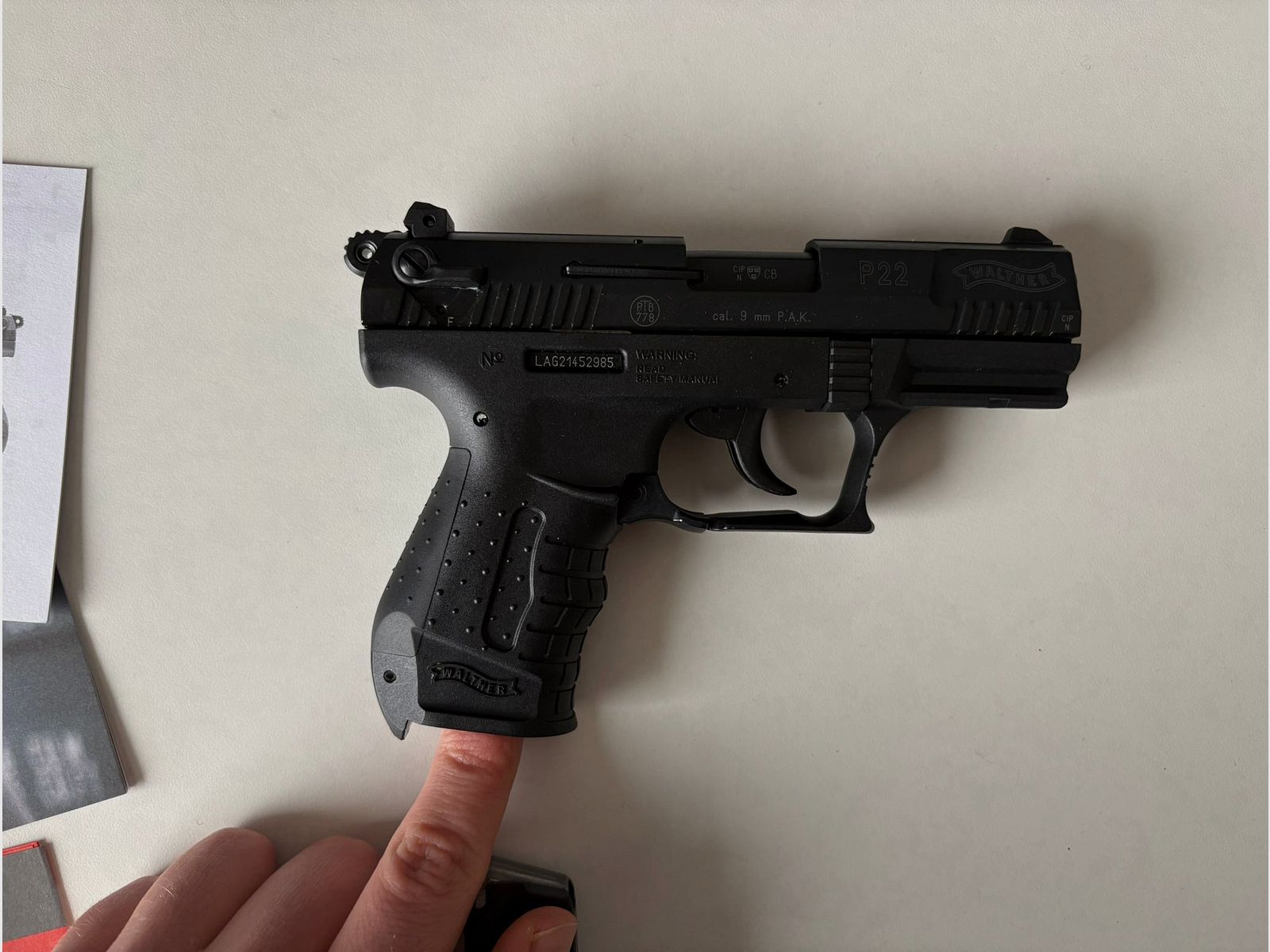 Walther P22 Ready Schreckschuss Pistole 9mm P.A.K. schwarz inkl. Holster und 84 Platzpatronen