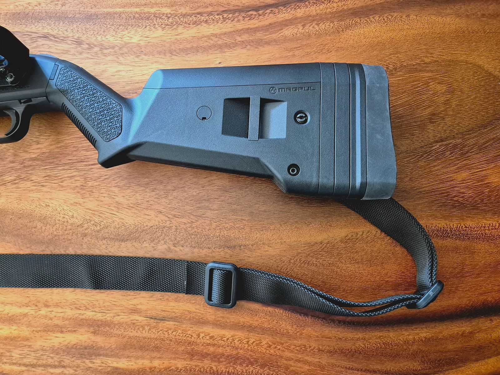 Mossberg M590A1 Ghost Ring Tactical 12/76 Mag. inkl. Magpul Schaft/Sling, Patronenhalter und Laufhitzeschild – Neu und unbenutzt