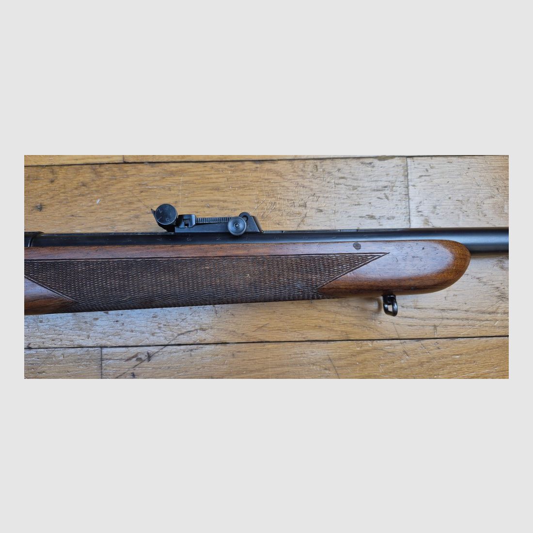 Sehr schöne Wettbewerbsbüchse Mauser ES350 B – III. Reich – Modell Meisterschaftsbüchse – 22LR – Anfängerwaffe 1936 – Mono-Nummer – Premium Lauf – Ein Sprung an der Spitze des Schaftes, aber insgesamt in ausgezeichnetem Zustand, fast neu – TBE, Bild 7 von 35