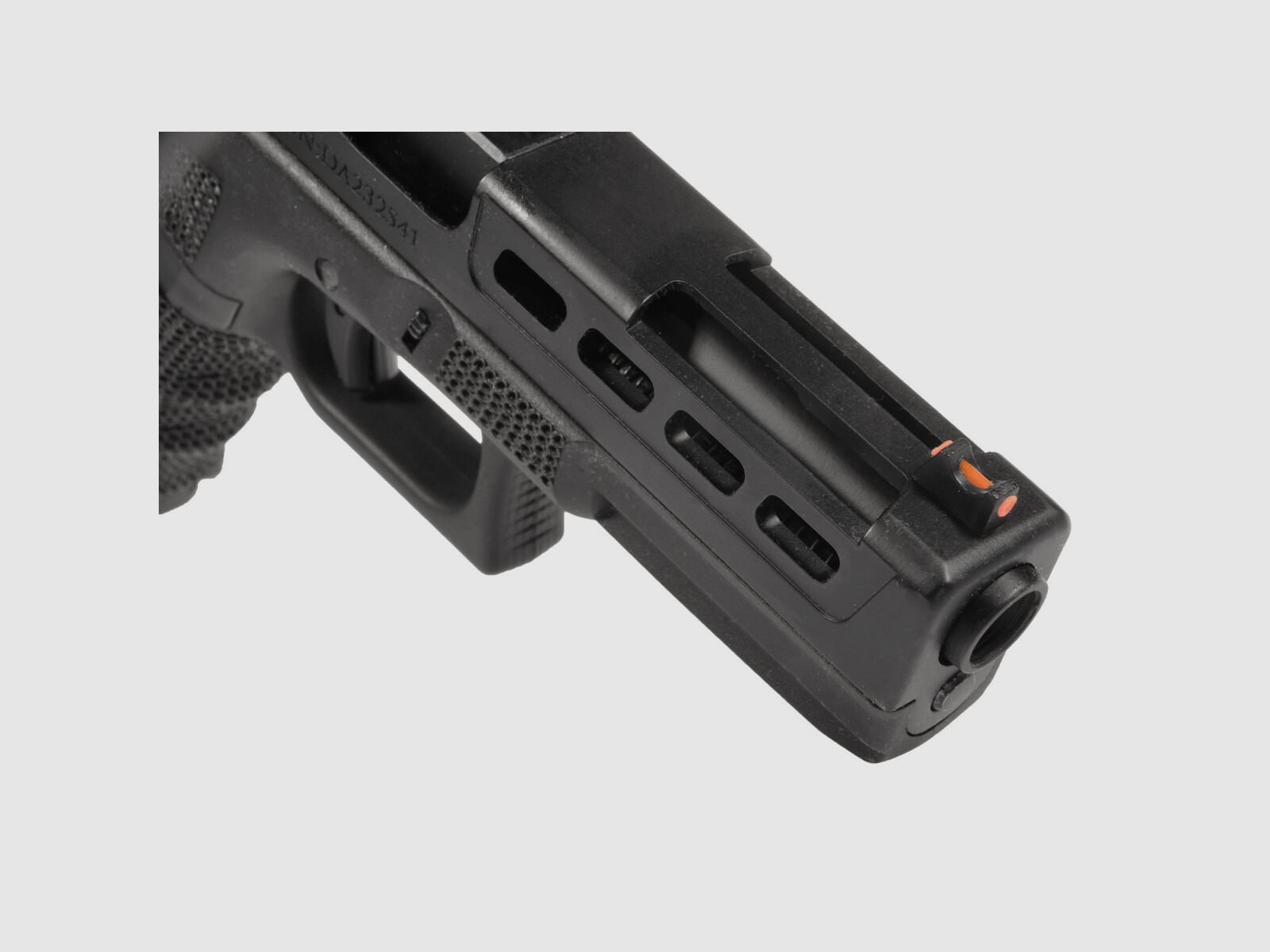P06 GBB Airsoft Pistool met Grip Stippling in Zwart | Delta Armory