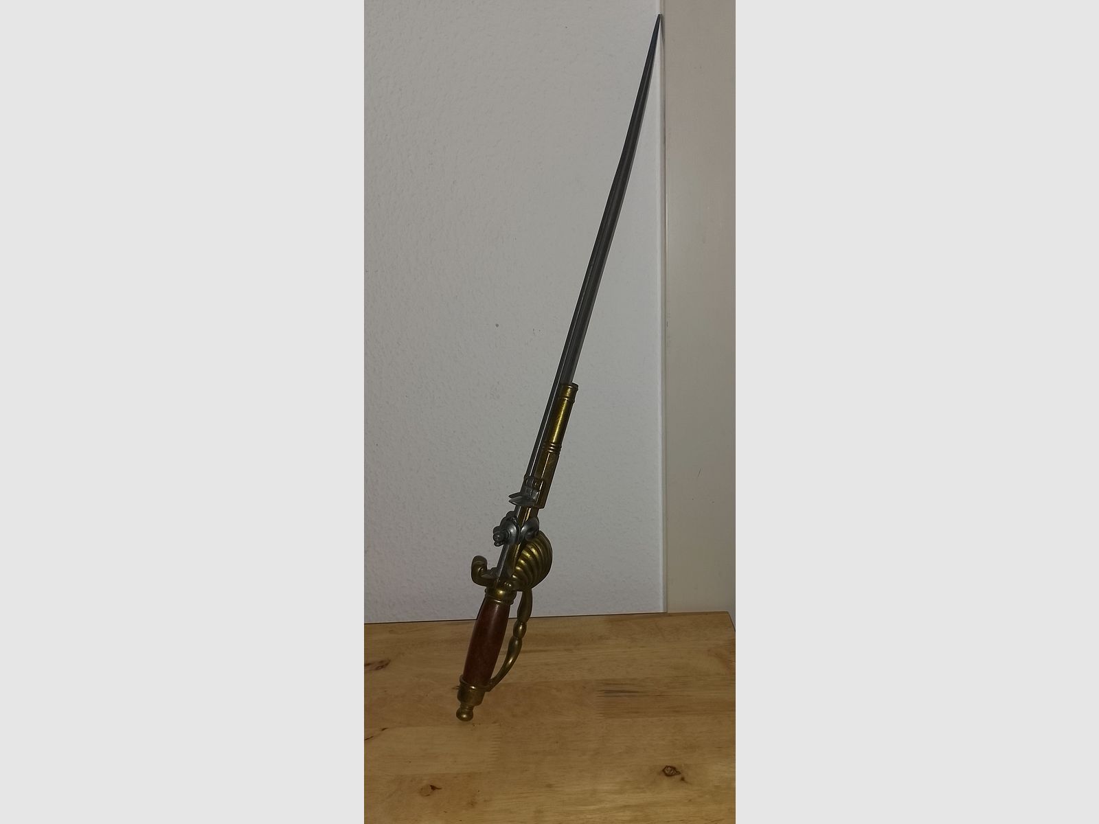 Decorative saber with flintlock pistol approx. 72cm rarity.