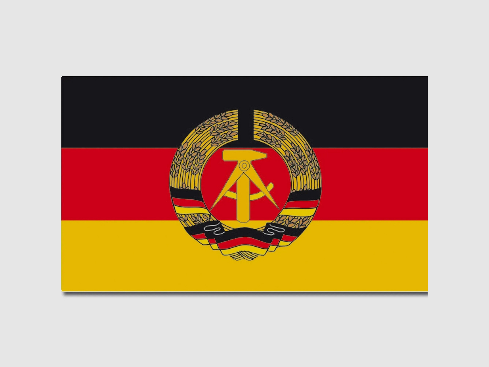 Diverse Flagge DDR
