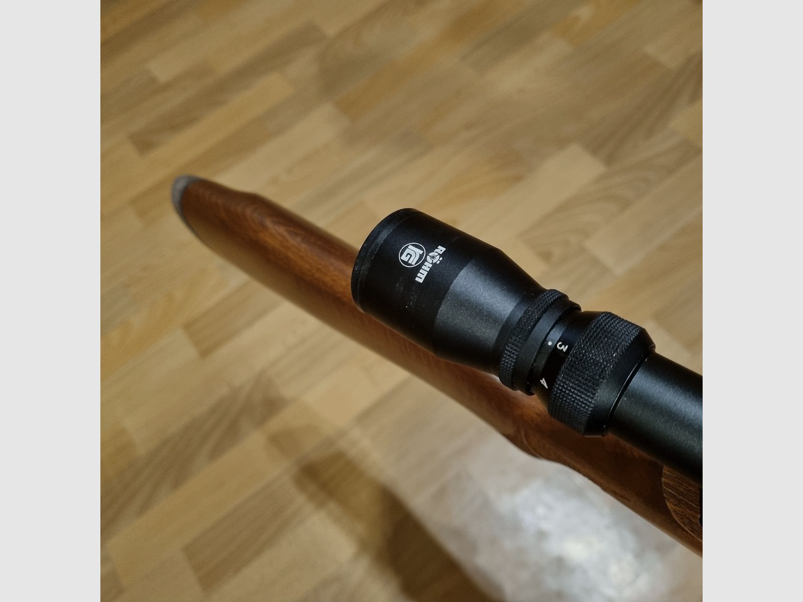 Incenso HW 57, con ottica Röhm 3-9x40, calcio in legno di faggio