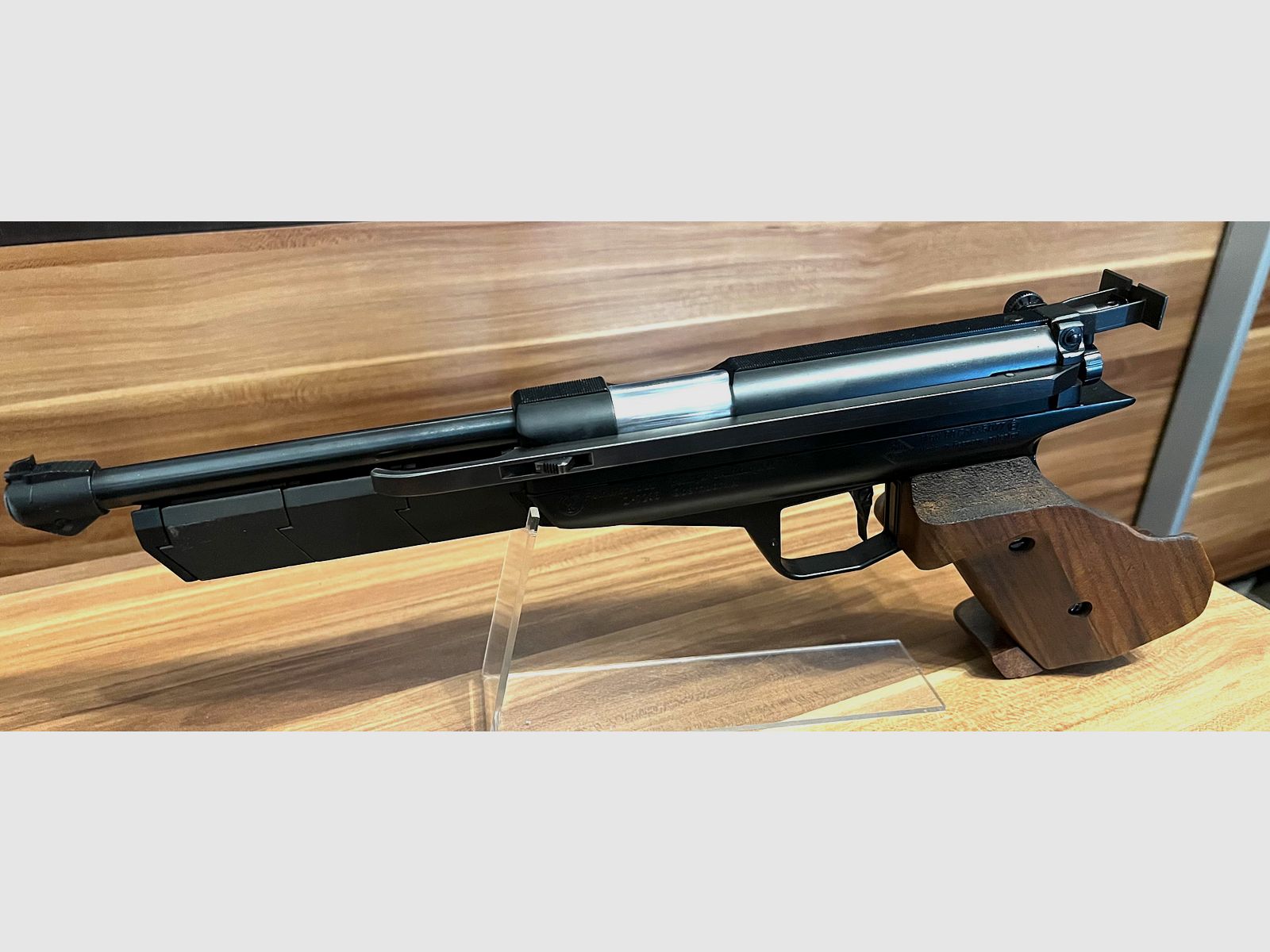 Match Luftpistole od Feinwerkbau, model 80.