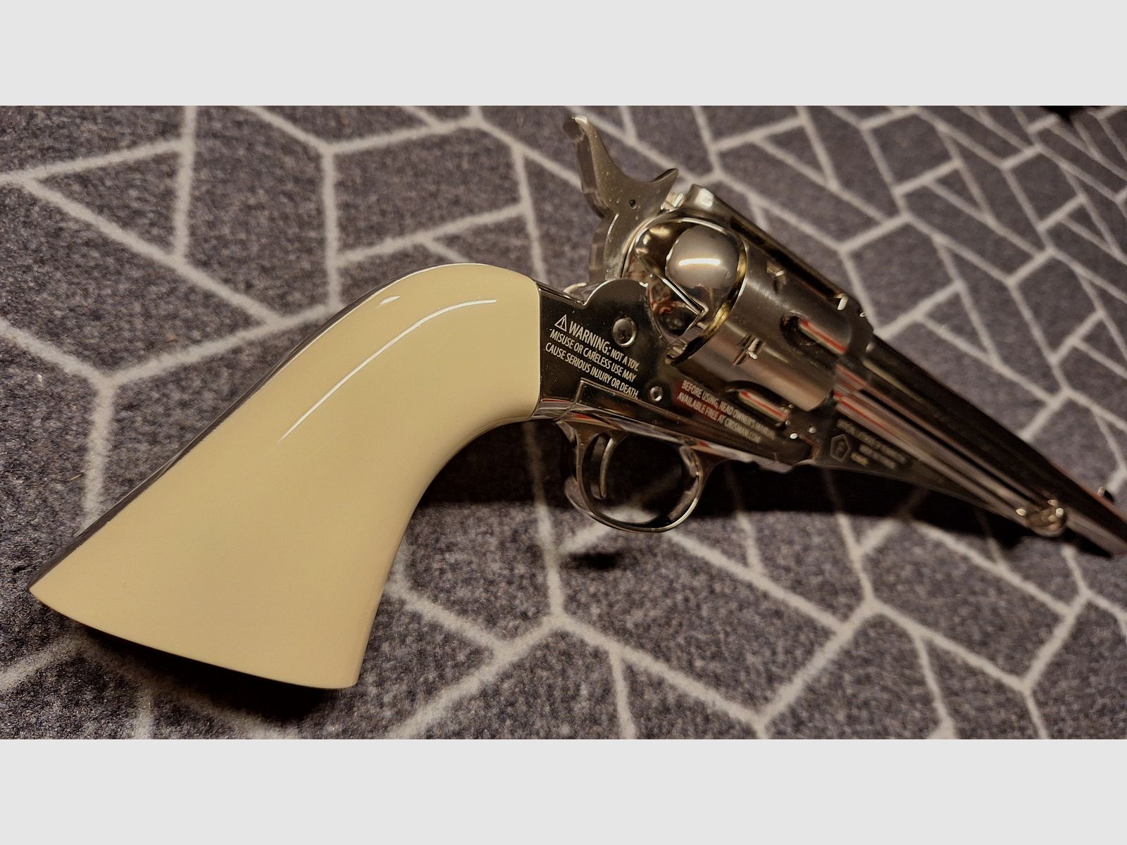 Remington Co2-Revolver 1875 Vollmetall Nickel / Elfenbein-Optik 4,5 mm Diabolo /Stahl BB