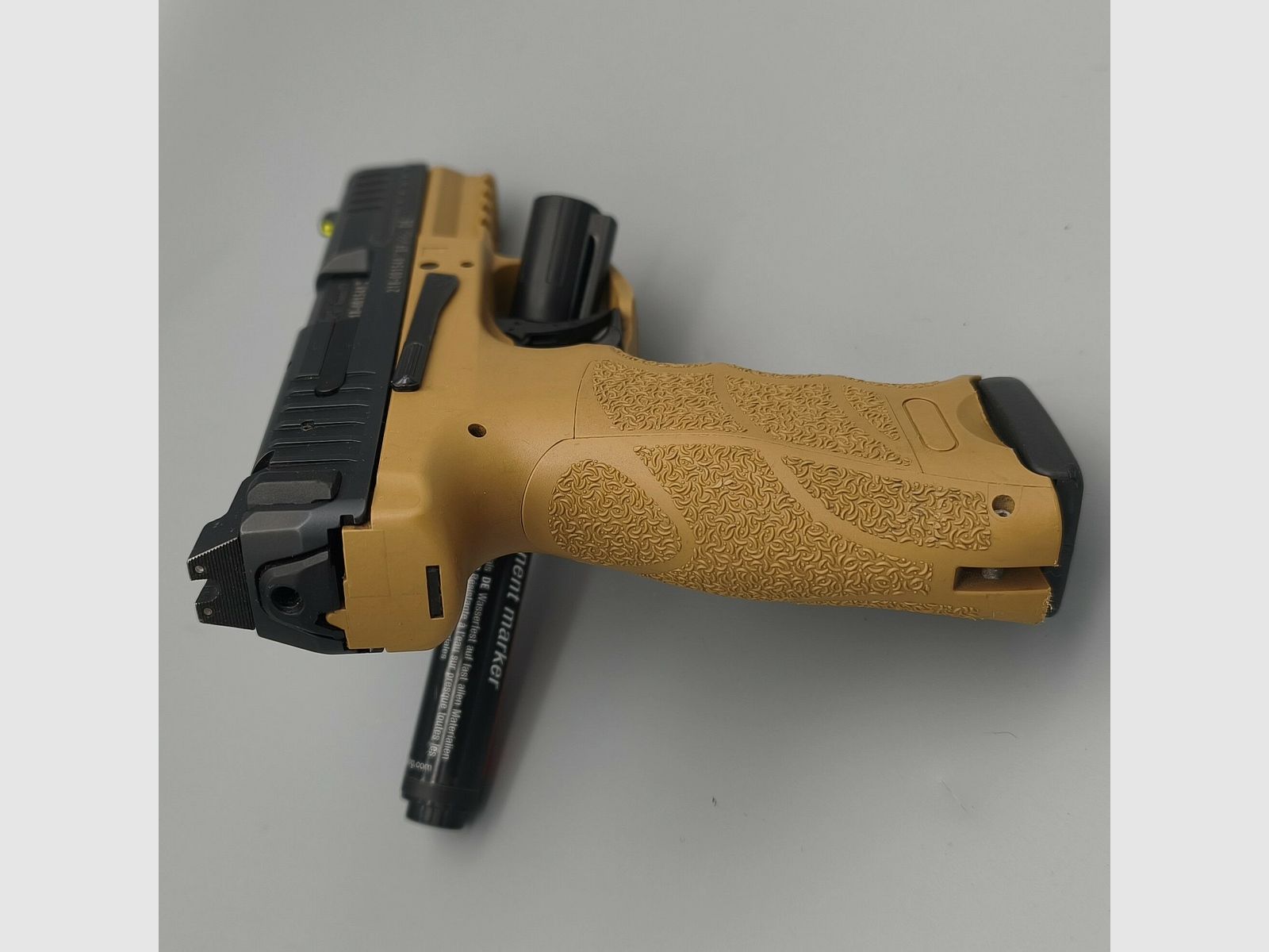 Heckler & Koch SFP9 RAL8000 Kolor Piaskowy z Przyrządami Tritium 9mm Luger