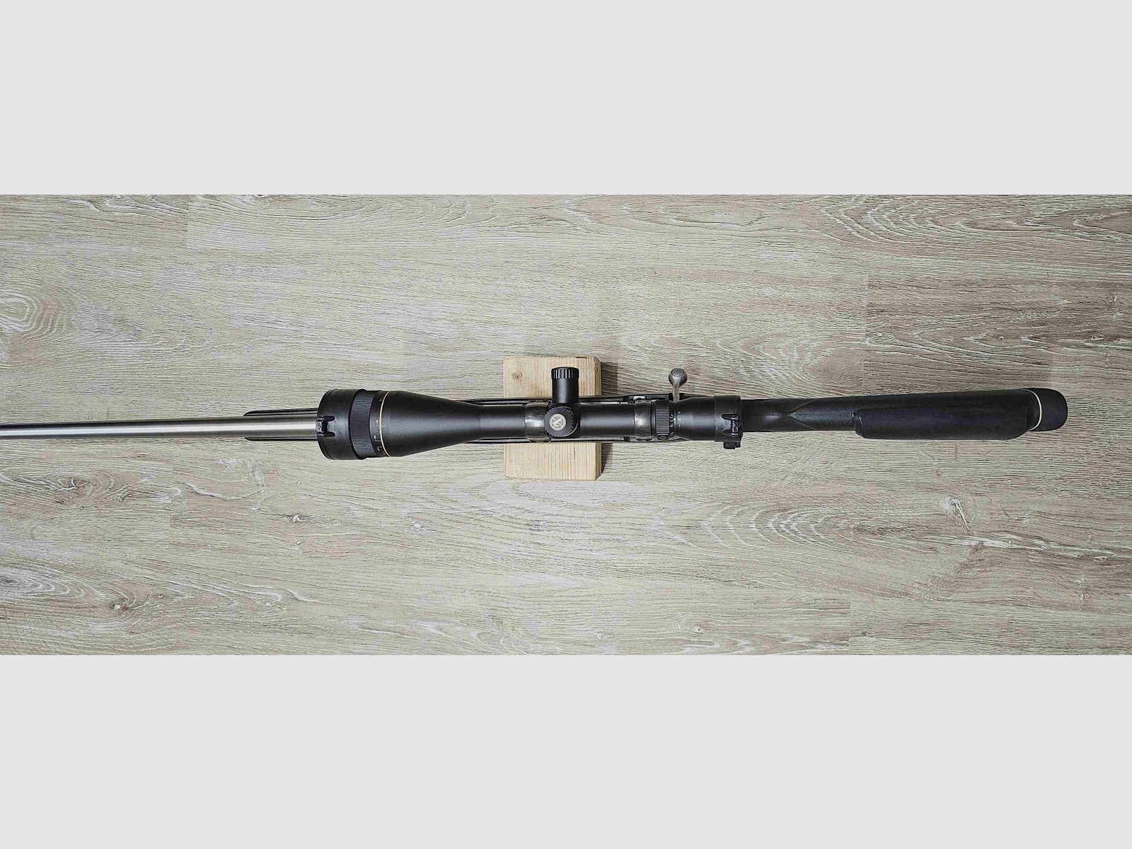 Fucile a ripetizione Savage Modell 116 calibro .338 WinMag con Leupold VARI-X III 6.5–20x50mm LR su montaggio girevole