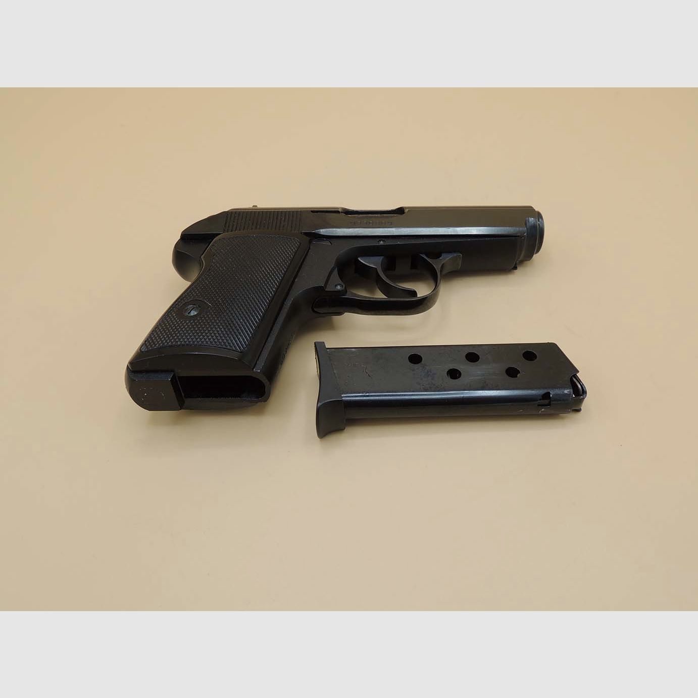 FEG 9mm Makarov – bijna nieuwe Hongaarse pistool uit 1995 inclusief reservemagazijn, afbeelding 3 van 6