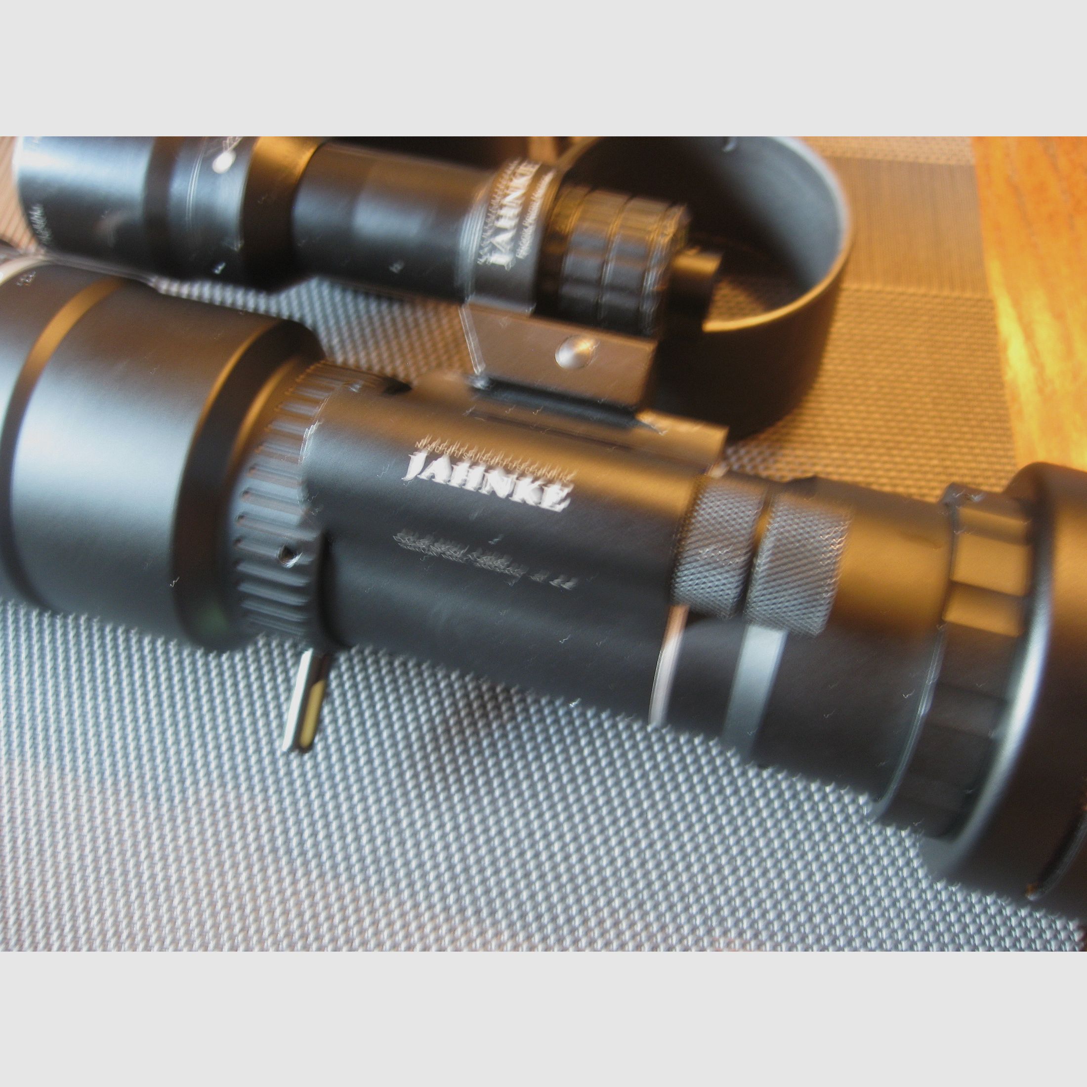 HECHO EN ALEMANIA = Jahnke DJ-8 NSV 1x56 con tubo TOP verde! Clase de potencia 2 en clasificación 1 sin puntos con función AG=Autogating! Proyector Jahnke Phönix FOCUS y 2 adaptadores para diámetro exterior de 62 mm, por lo tanto, generalmente para objetivos de 56 mm, uno de ellos con anillo de compensación para la mayoría de los ZF de 50 mm!