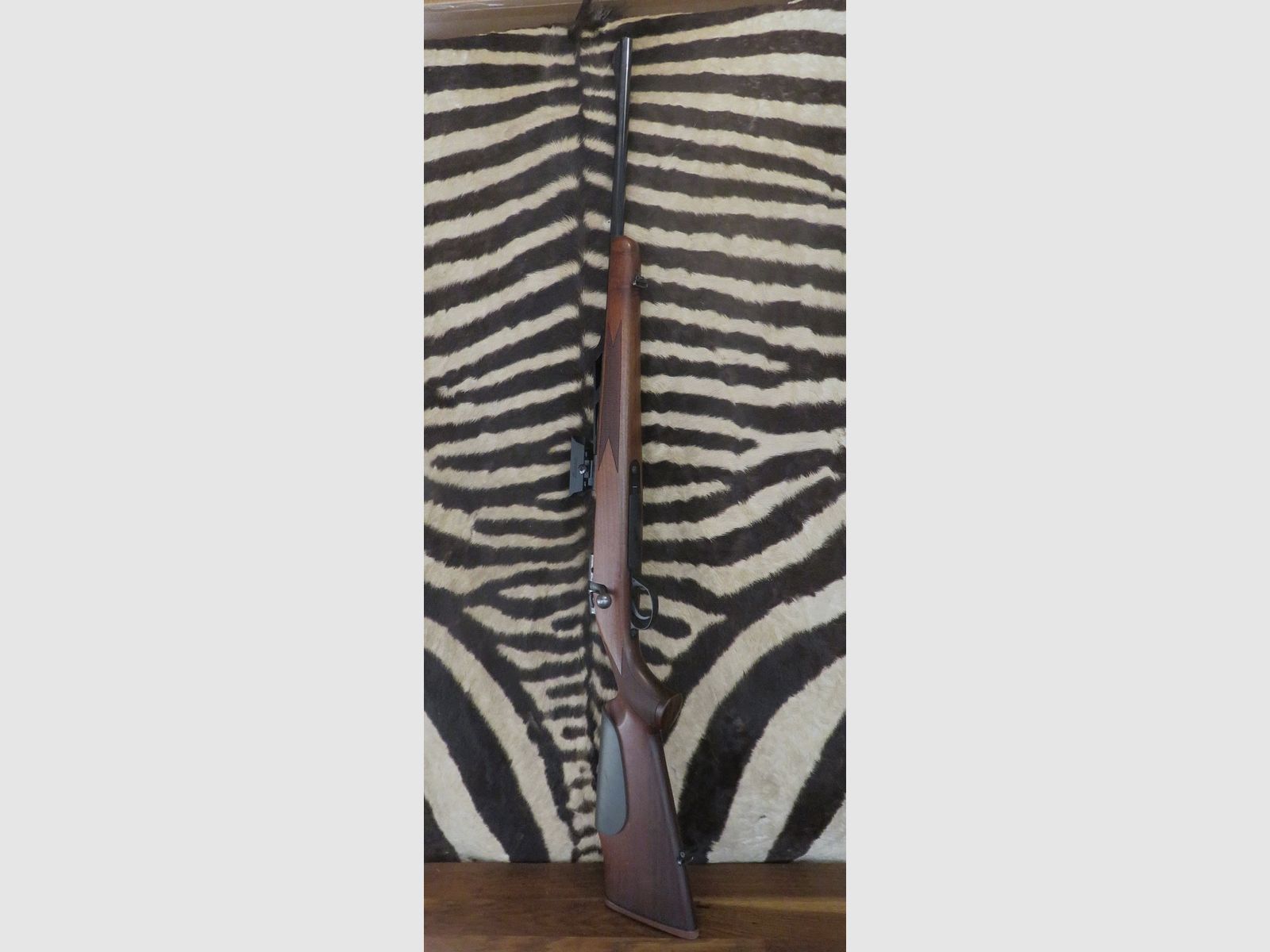 ZOLI AZ1900 „le Solitaire“ .300wm Repetierbüchse 55 cm Lauf – BURRIS FastFire III Rotpunktvisier, Bild 1 von 11