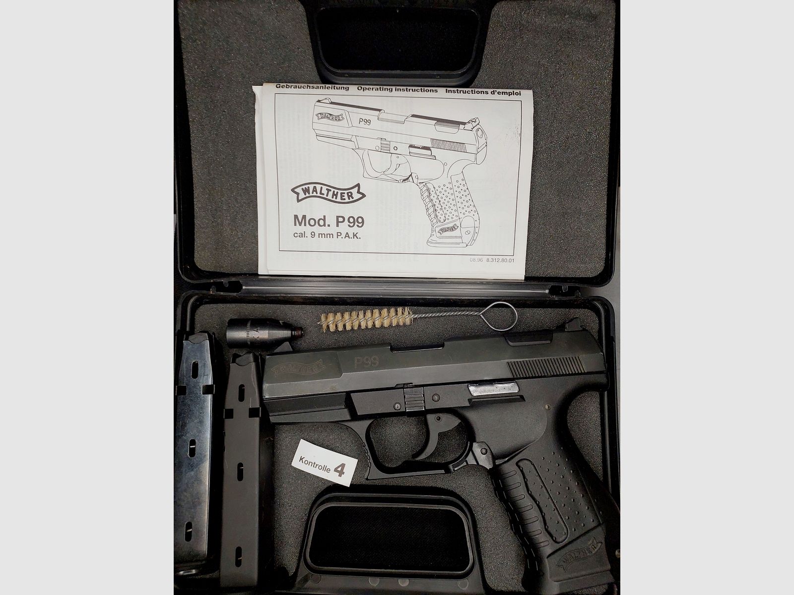 Walther P99 Schreckschuss Pistole 9mm P.A.K. (PTB 637) mit 2 Magazinen
