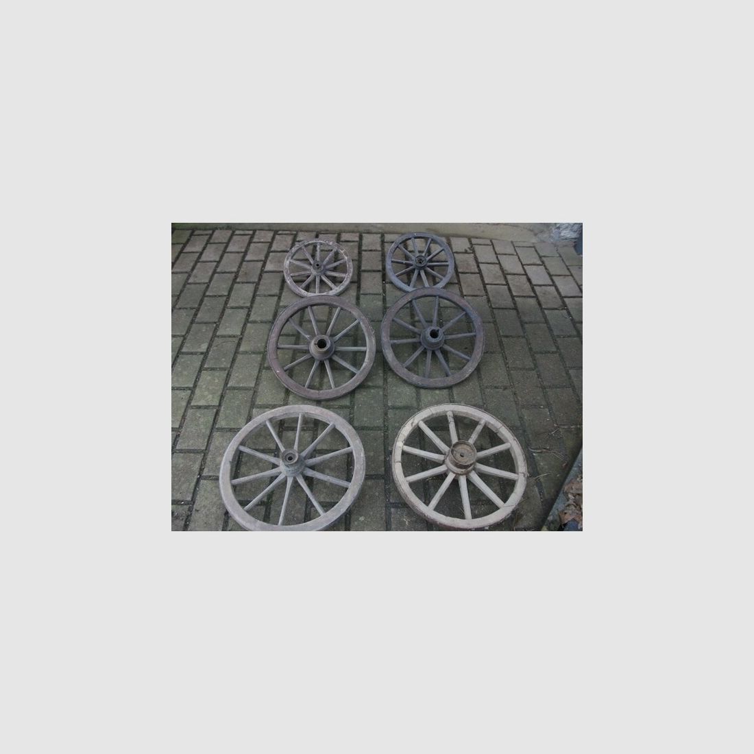 Original antike Holz-Speichenräder für den Kanonenbauer. Preis je Paar