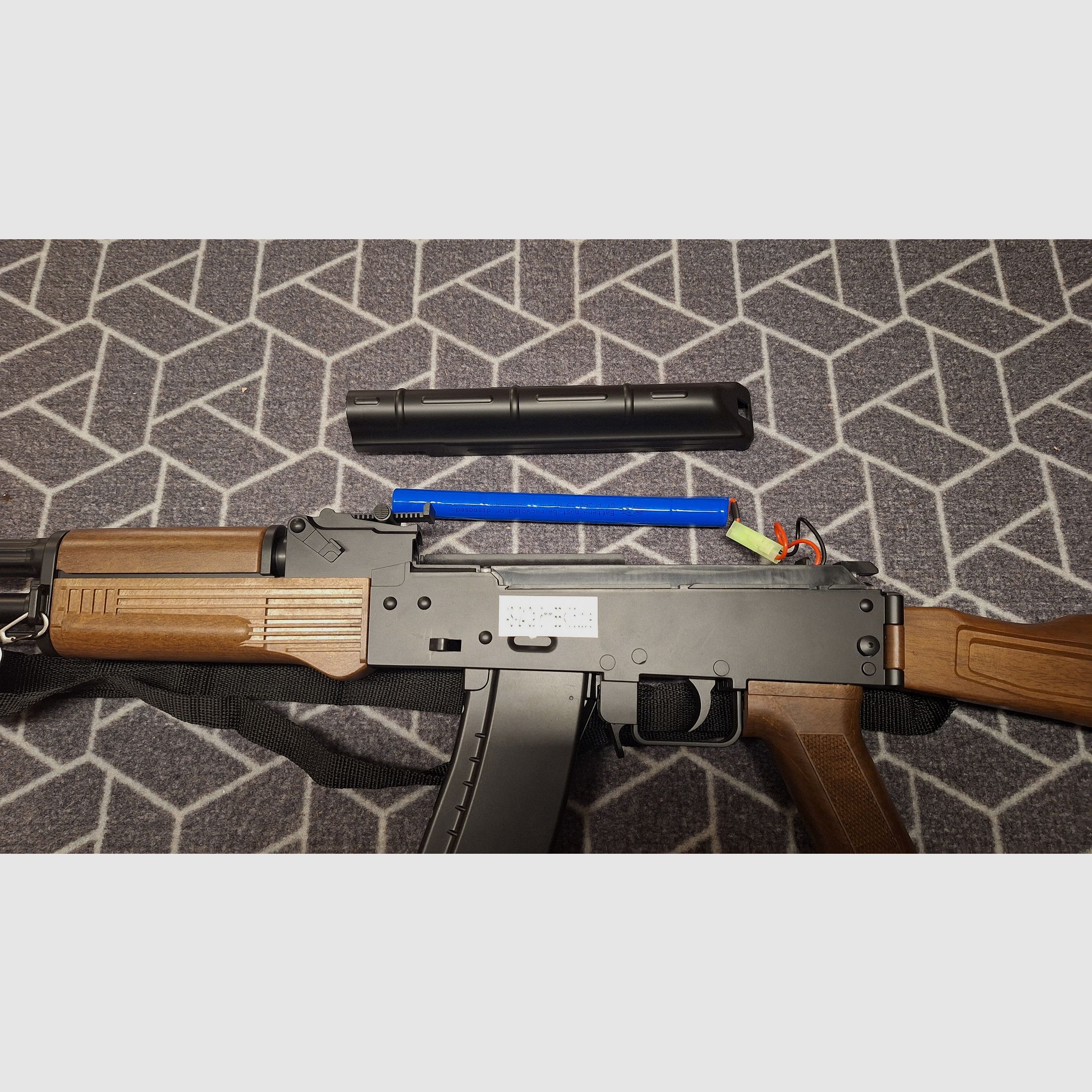 AK47 AK74 Kalashnikov Softair AEG mit Klappschaft-Neuwertig