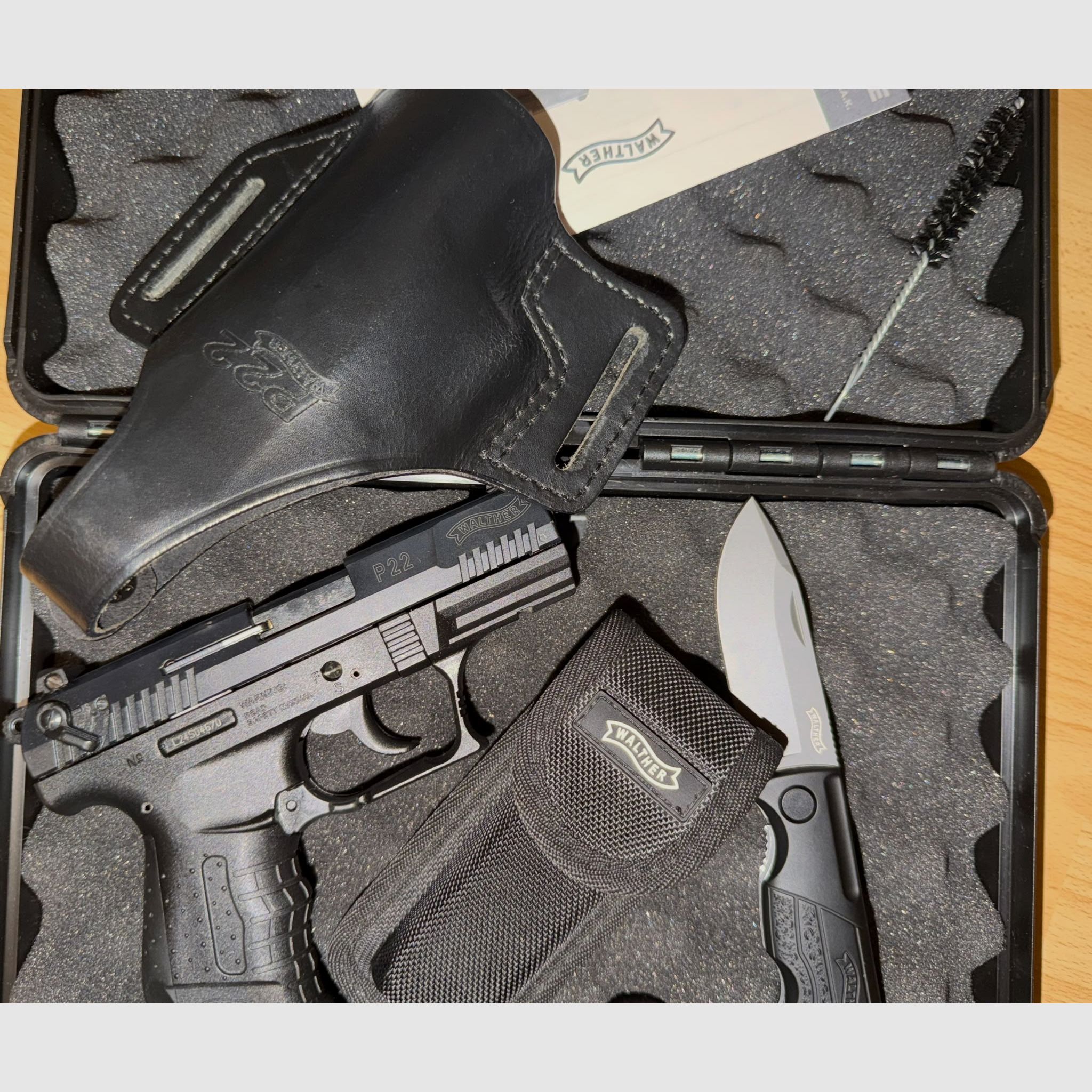 Walther P22 mit P22 Messer  und Holster