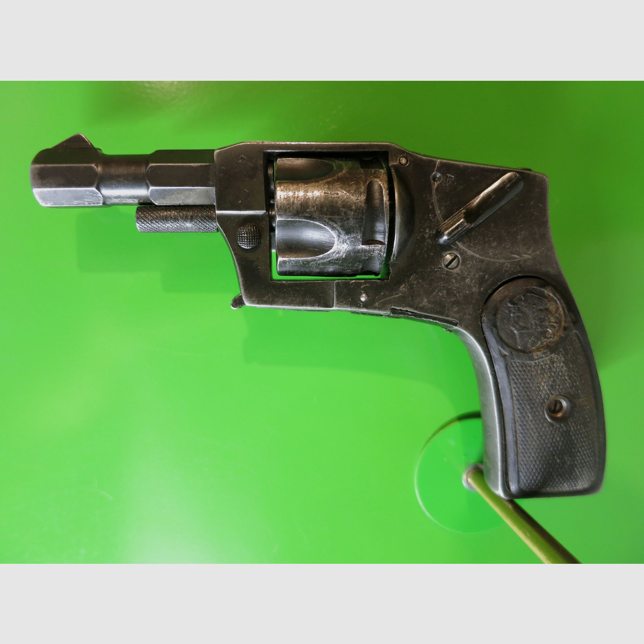 Friedrich Pickert, 'Hammerless' Revolver, Arminius Modell 7, Kal. 7,65 mm Browning     #90-