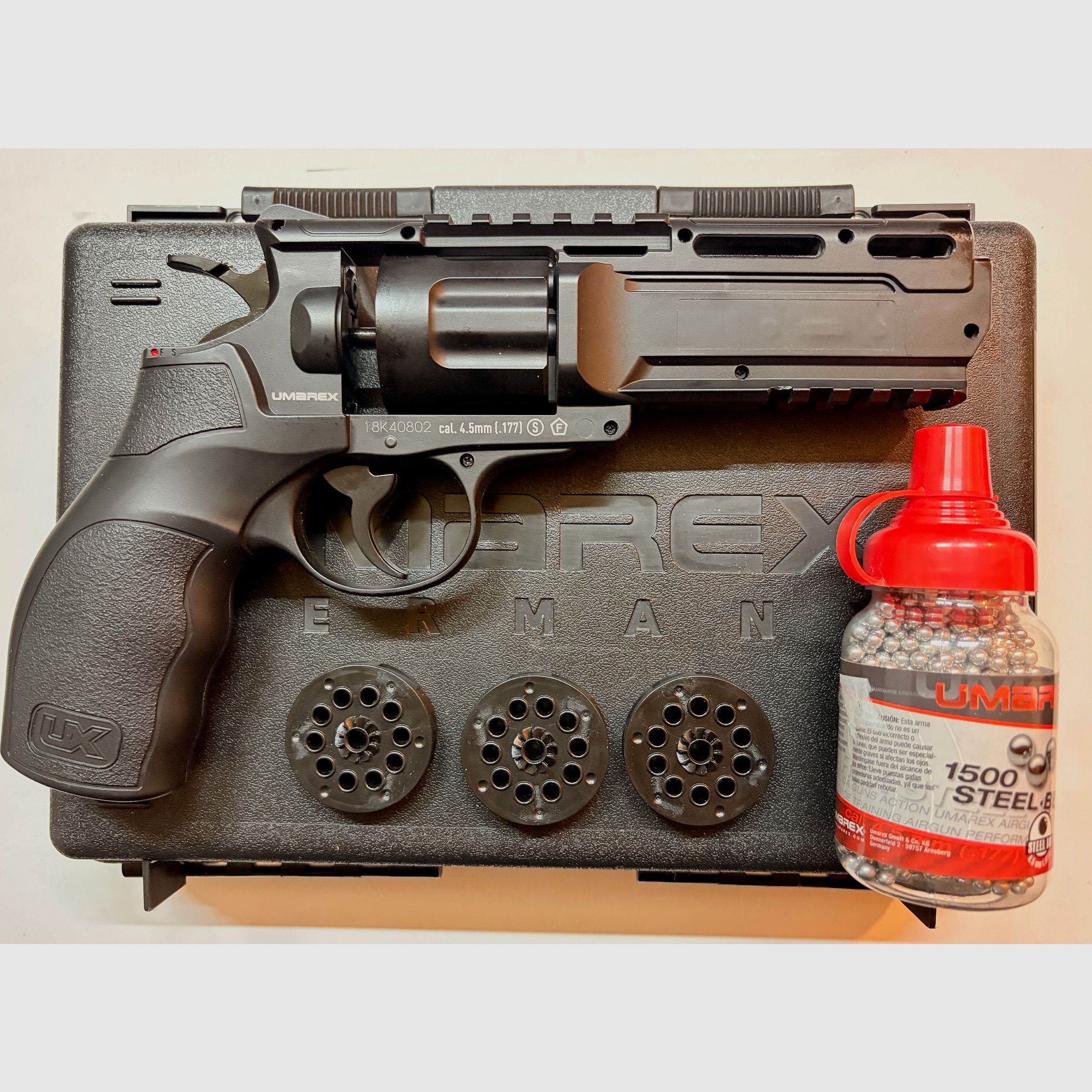 UX Tornado CO2 Revolver Set, cal. 4.5mm BB (including 3 magazines & BBs)