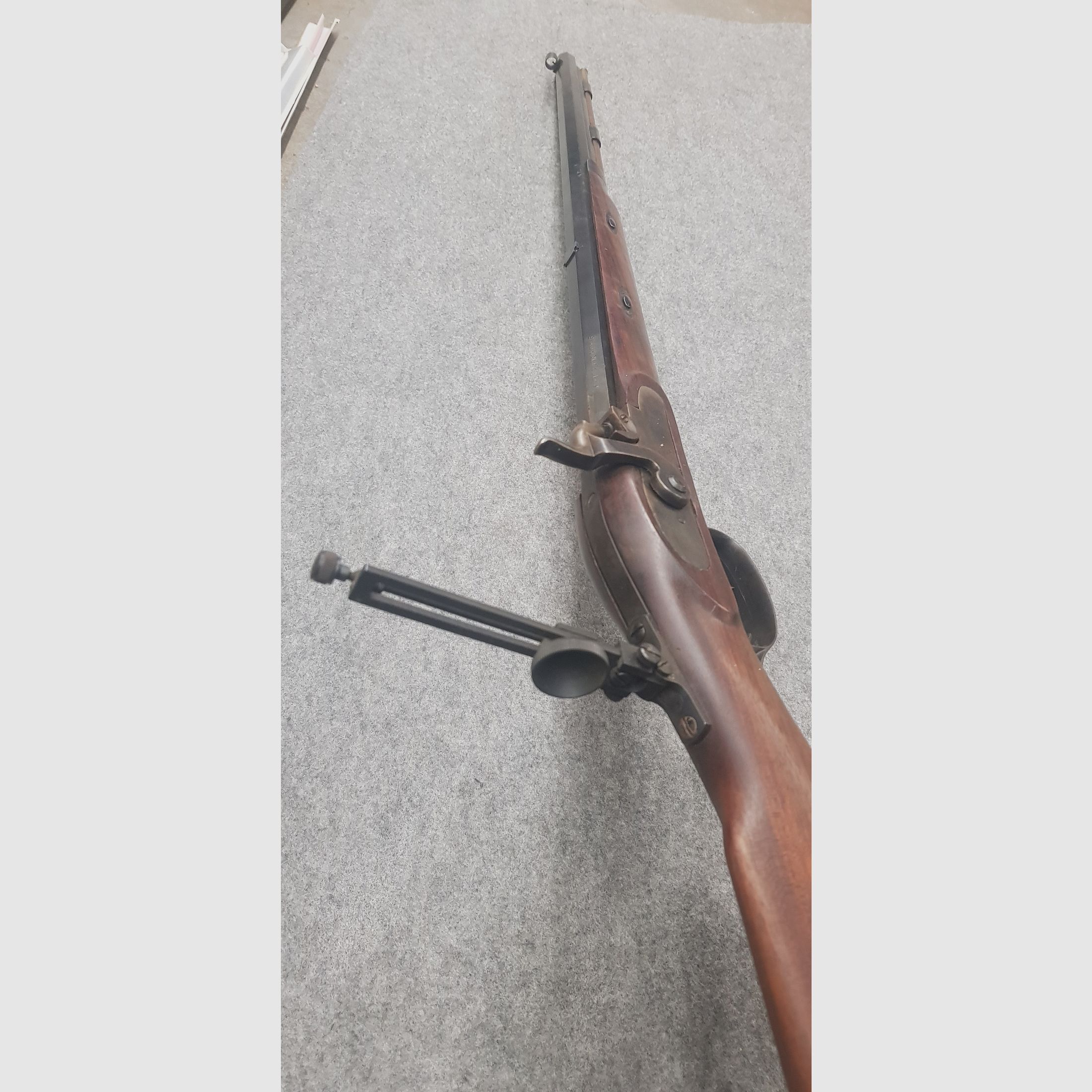 Vorderlader Great Plains Hawken Perkussions Rifle im Kaliber .45 Gewehr mit Diopter