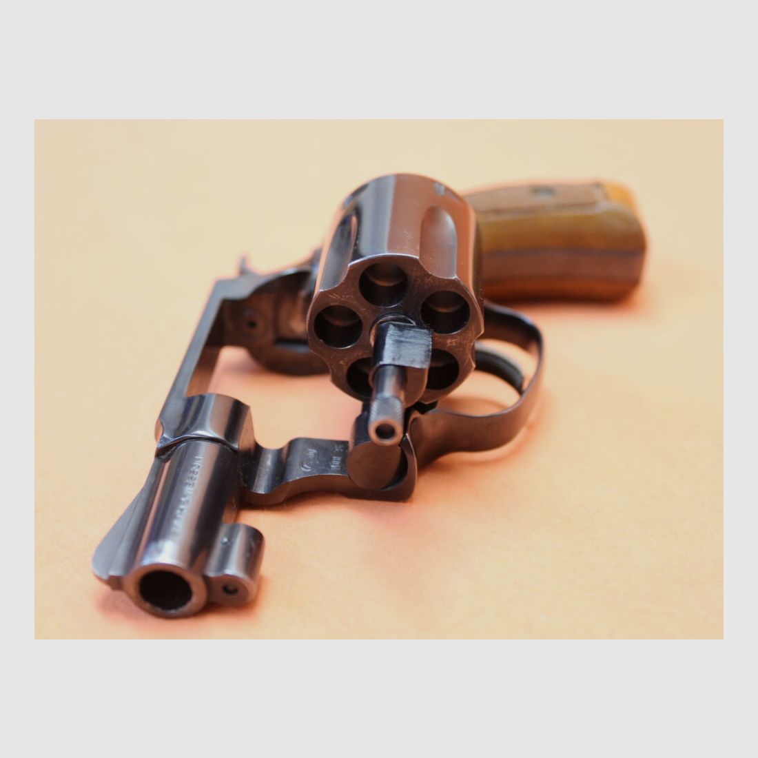 Smith & Wesson Revolver .38Special Smith&Wesson/ S&W 36 brüniert, 1 7/8" Lauf/ Holzgriffschalen Gebrauchtwaffe