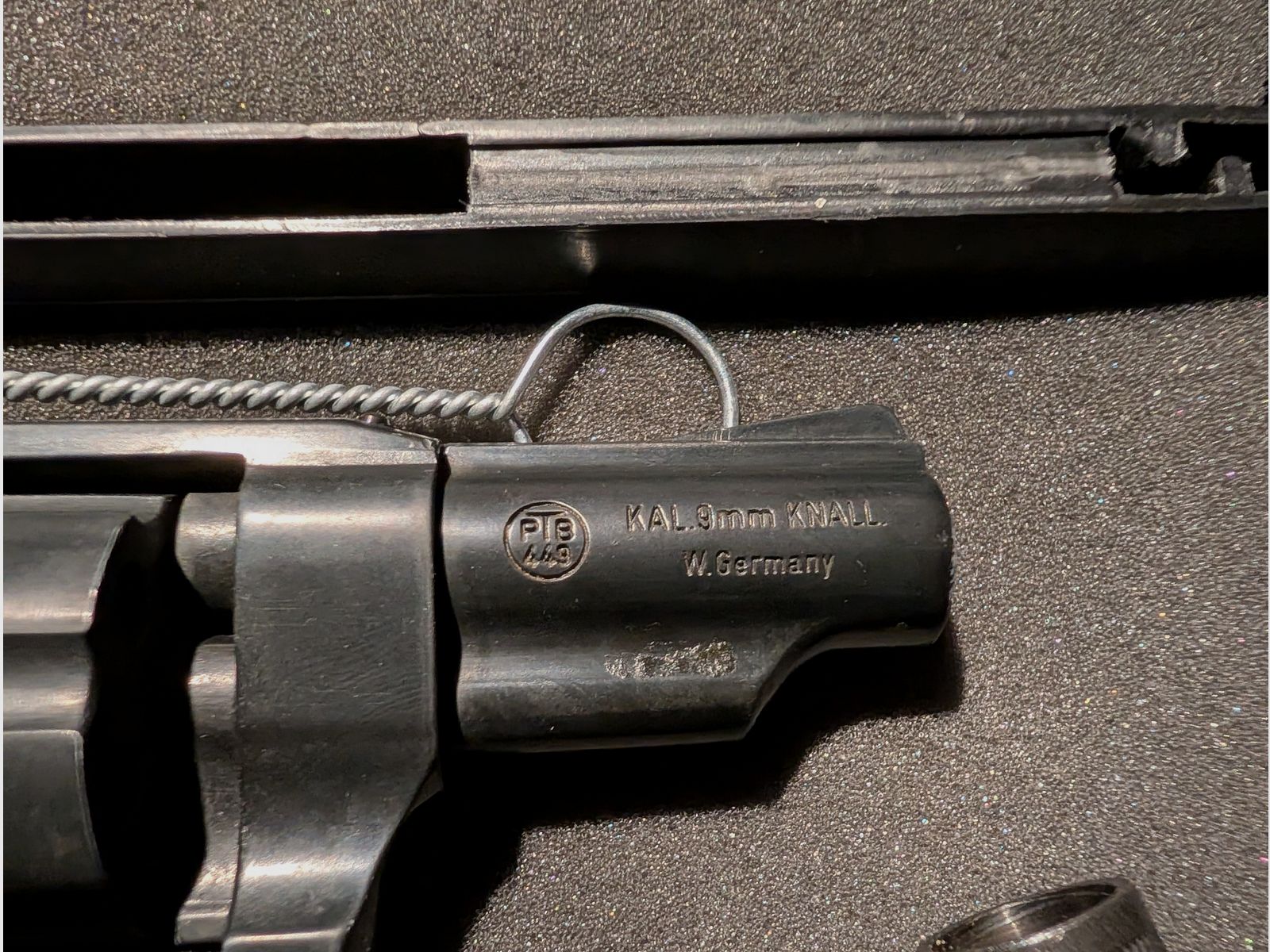 Rewolwer sygnałowy Röhm RG 79 – 9 mm naboje hukowe (PTB 457)