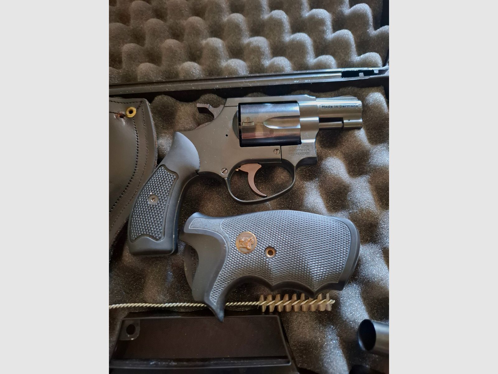Arminius HW 37 met holster en extra gripplaten