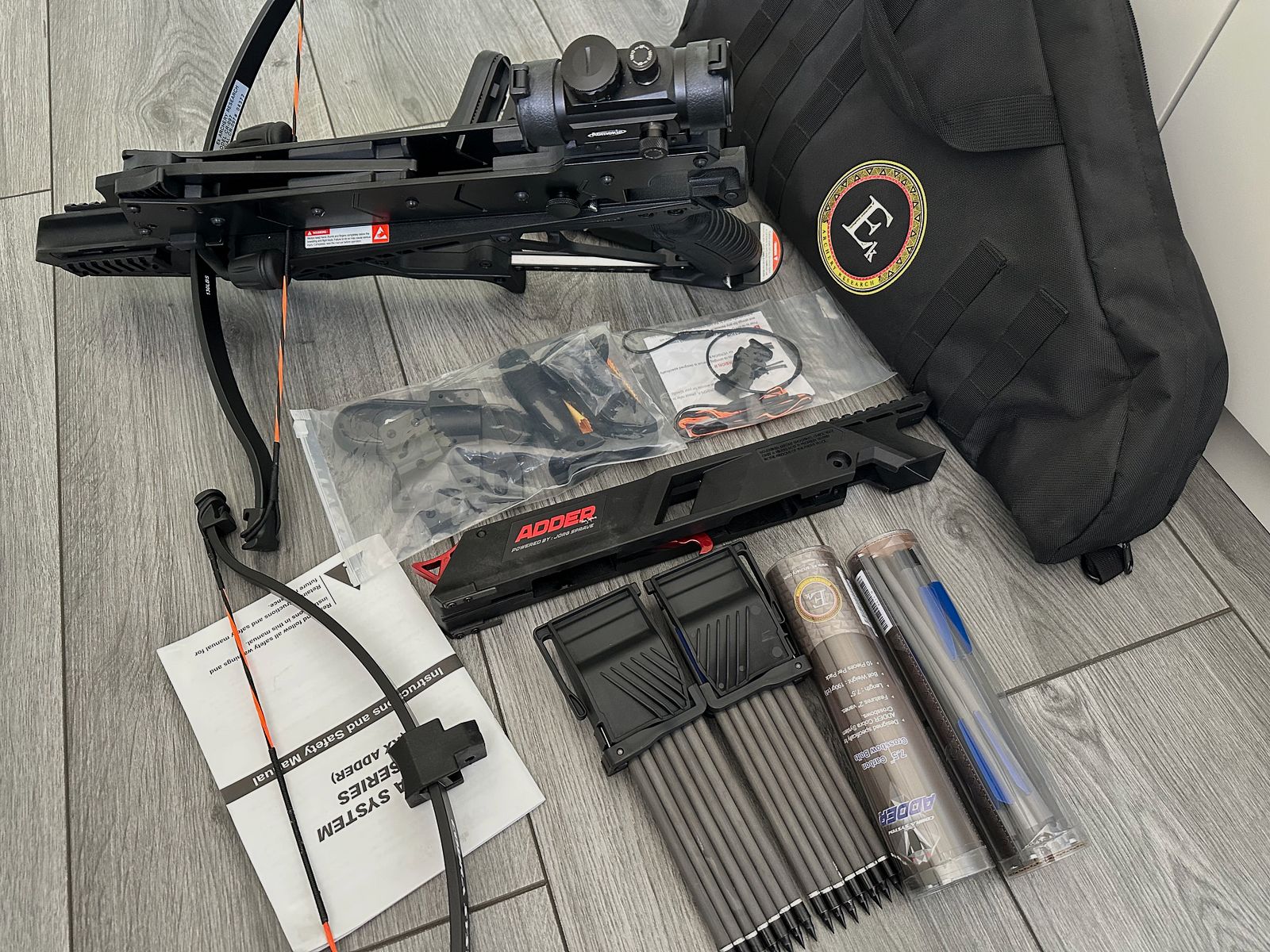 EK Archery Armbrust Adder mit viel Zubehör 