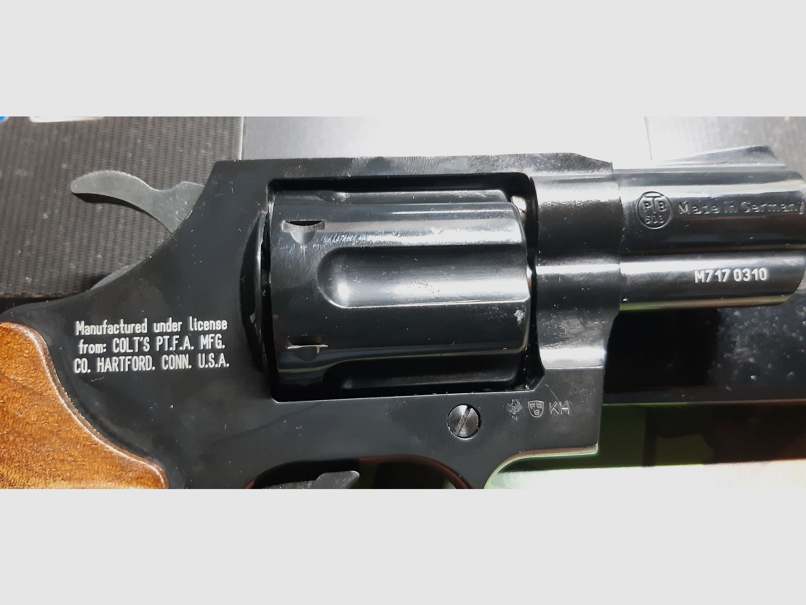Een zeer mooie 2" schreckschuss revolver van ,,Colt,, kal..380,/9mm
