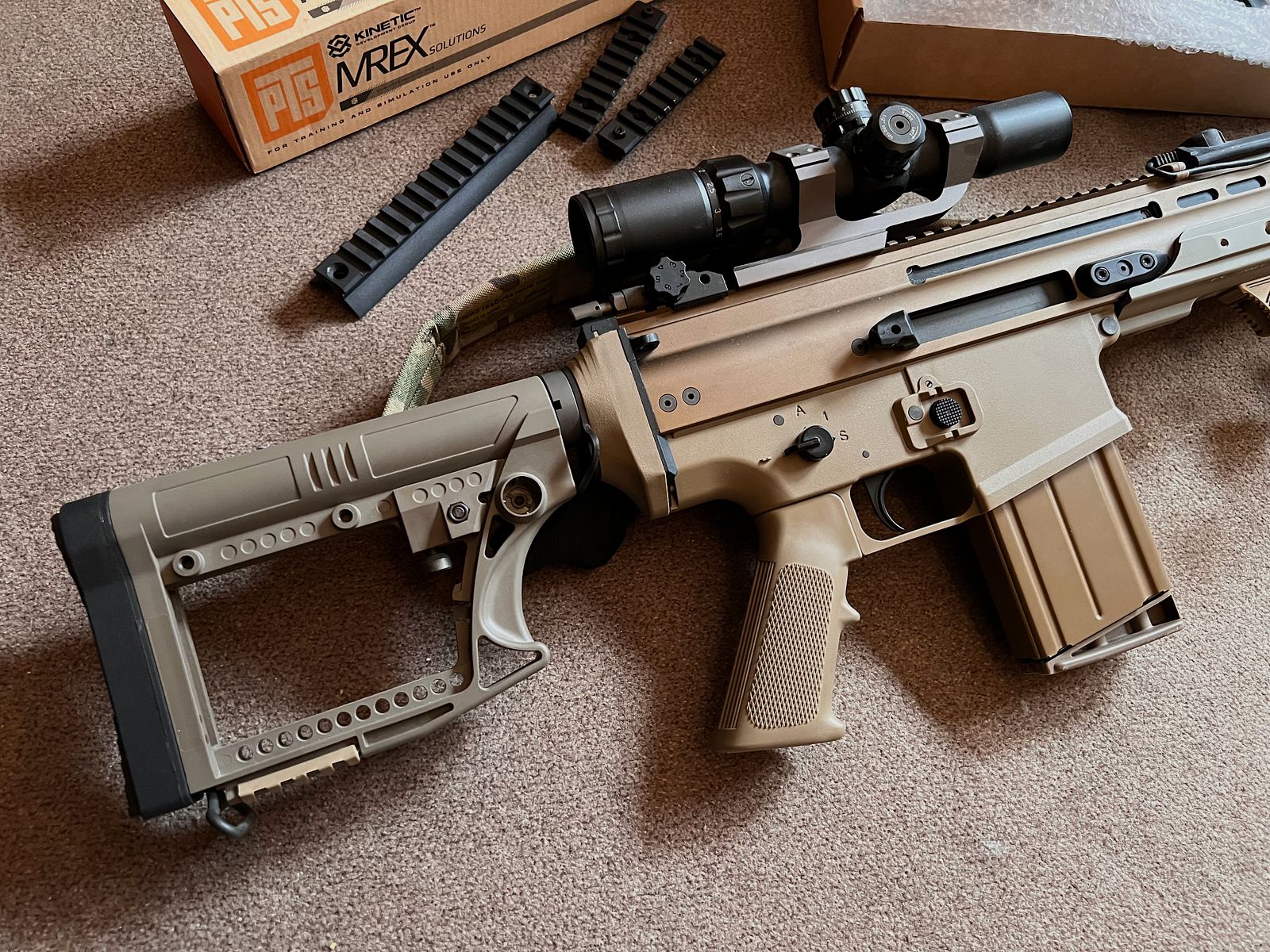 Schulterstütze für M 4 / AR 15 Modelle in Tan