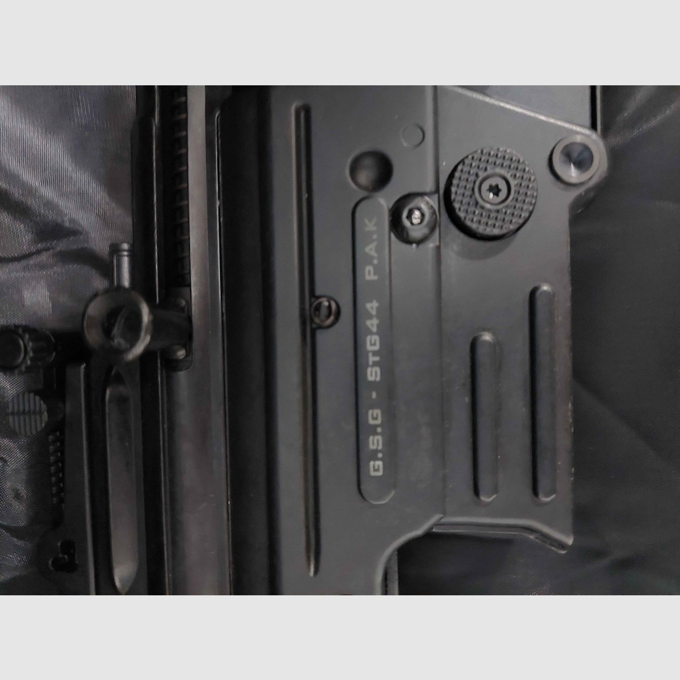 GSG STG-44 9mm P.A.K. mit Magazinhilfe und Gewehrtasche GSG STG-44 9mm P.A.K. mit Magazinhilfe und Gewehrtasche