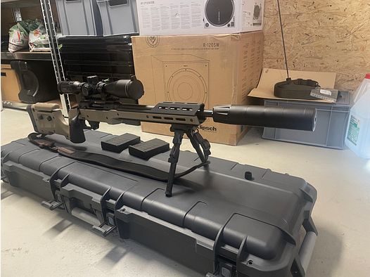 Savage Arms 110 Tactical Hunter in MDT XRS-Chassis, Komplett-Paket mit Schalldämpfer