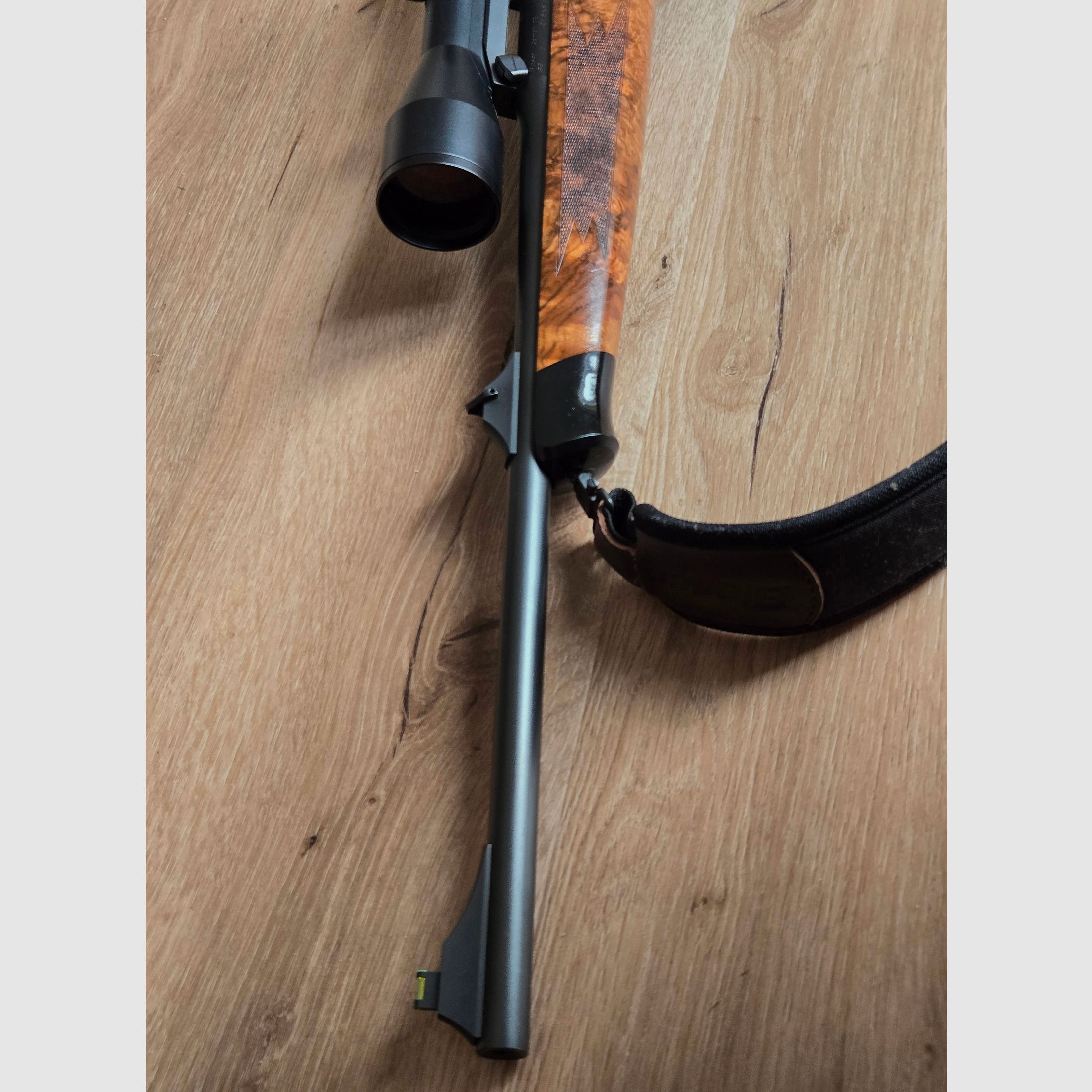 Blaser R8 • 8x57 IS • Culata de madera premium con un veteado impresionante • Zeiss 2,5–10x50 • Paquete completo Ready-to-Hunt