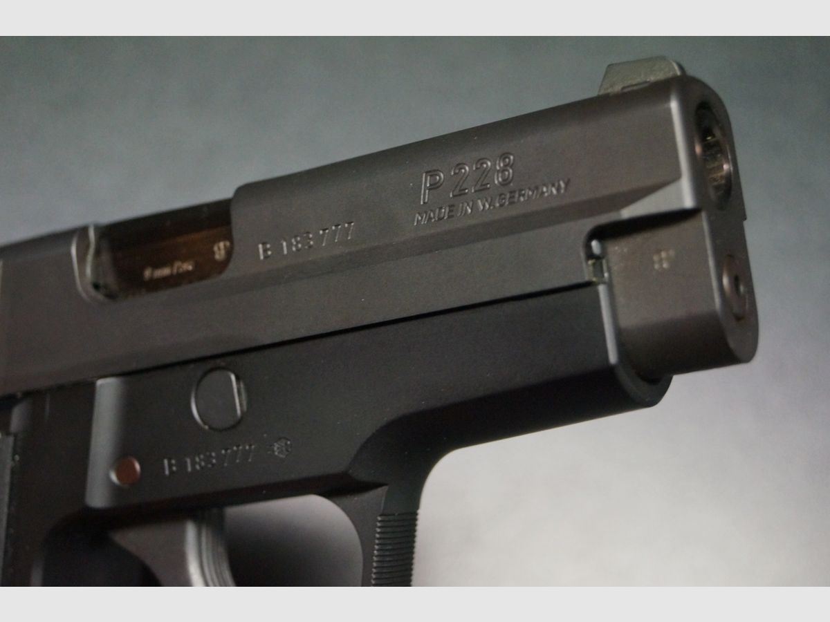 Sig Sauer P228 Fabriqué en Allemagne de l'Ouest, image 2 sur 8