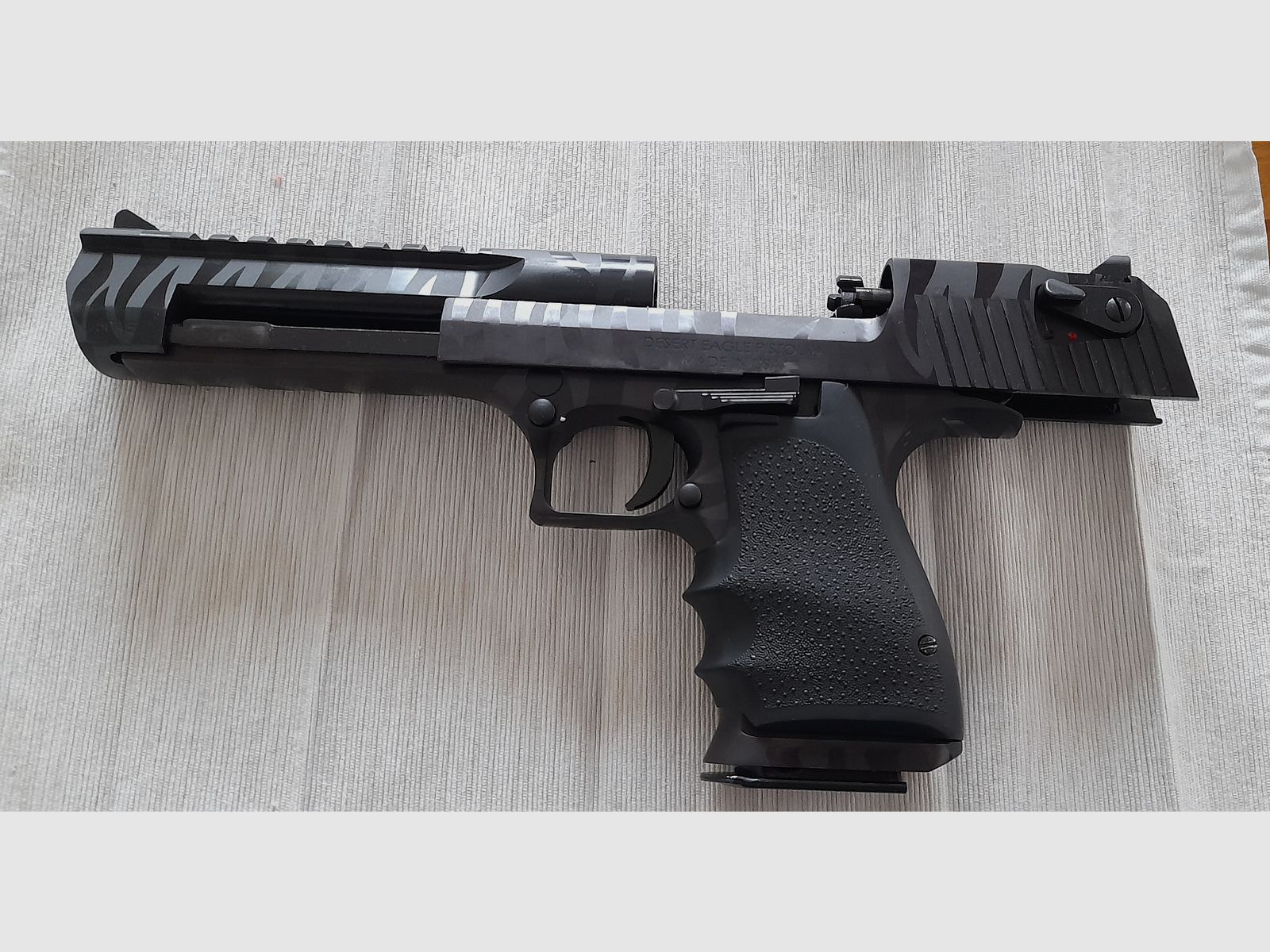DESERT EAGLE 