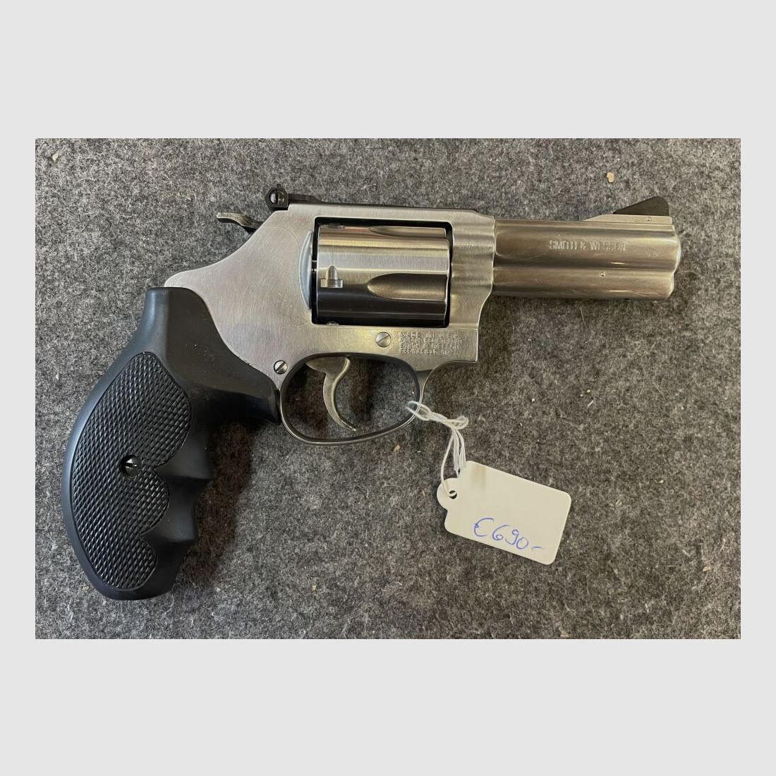 Smith + Wesson 60