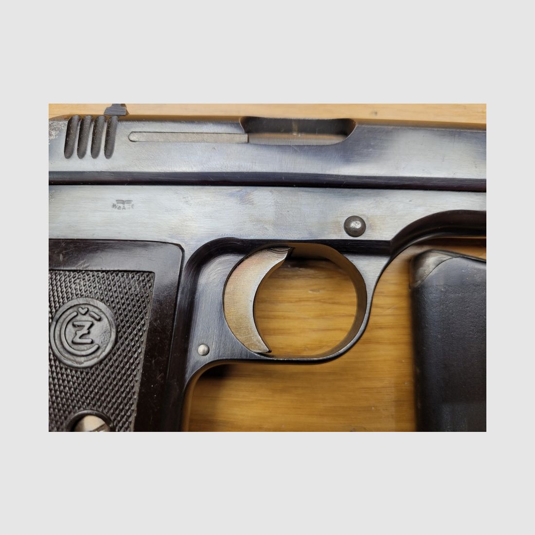 Guter deutscher Ordonnanzpistole – CZ 27 tschechisch – 7,65 Browning – 2 Magazine – BE+, Bild 4 von 11