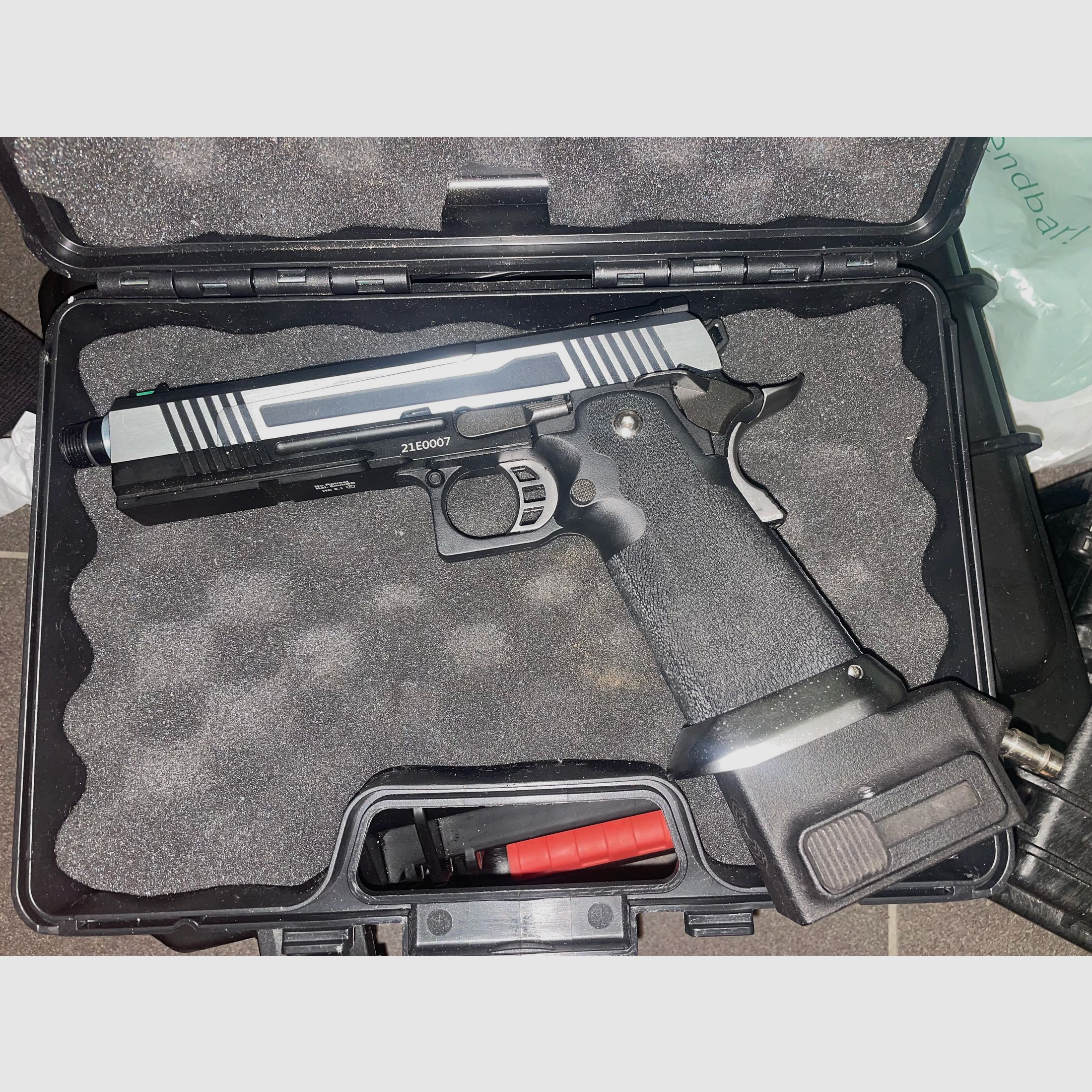 AW Custom Airsoft Pistole Hicapa 6mm BB + HPA Adapter Creeper Concepts