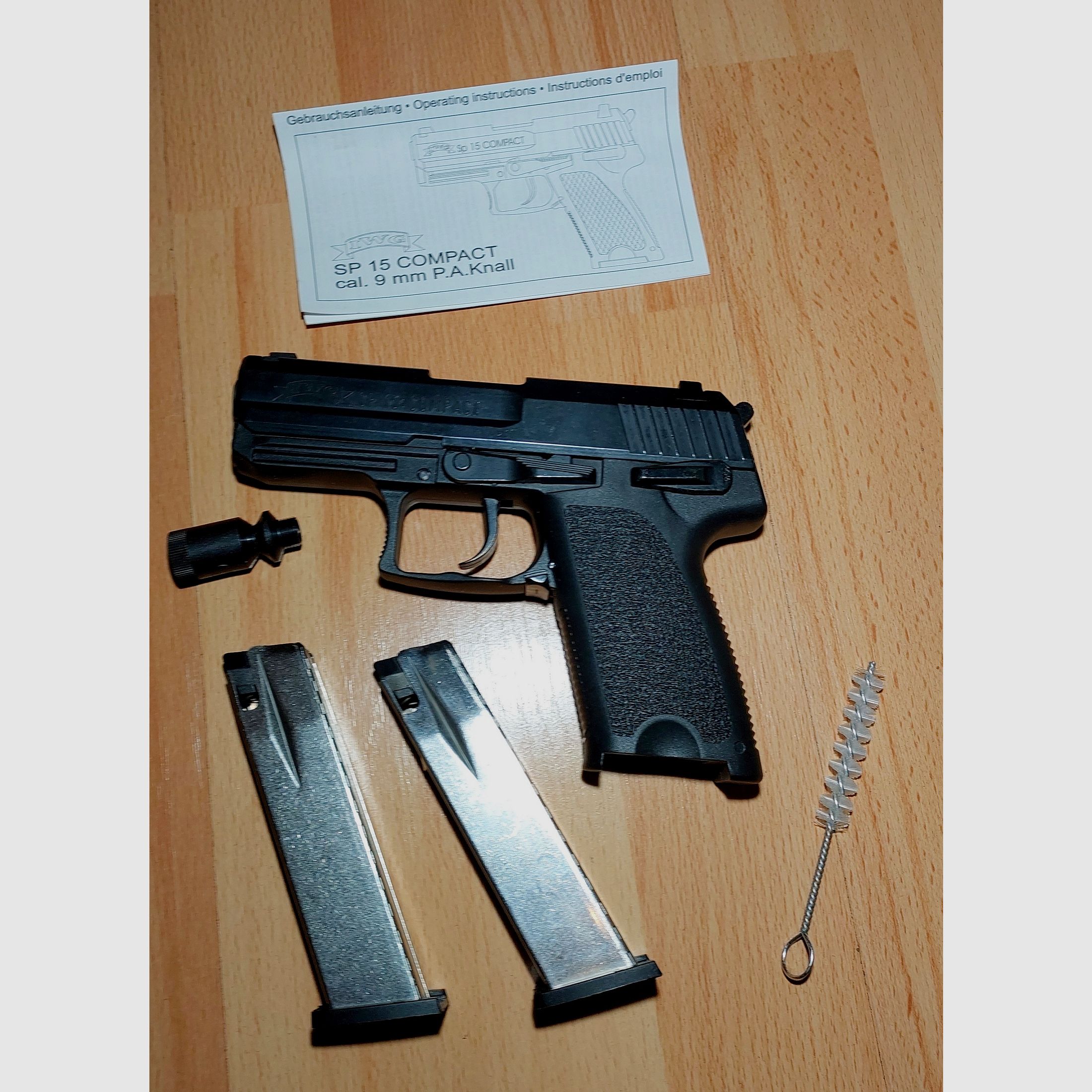 ME IWG SP 15 Kompakte Schreckschuss Pistole brüniert 9mm P.A.K. (876) mit 2 Magazinen