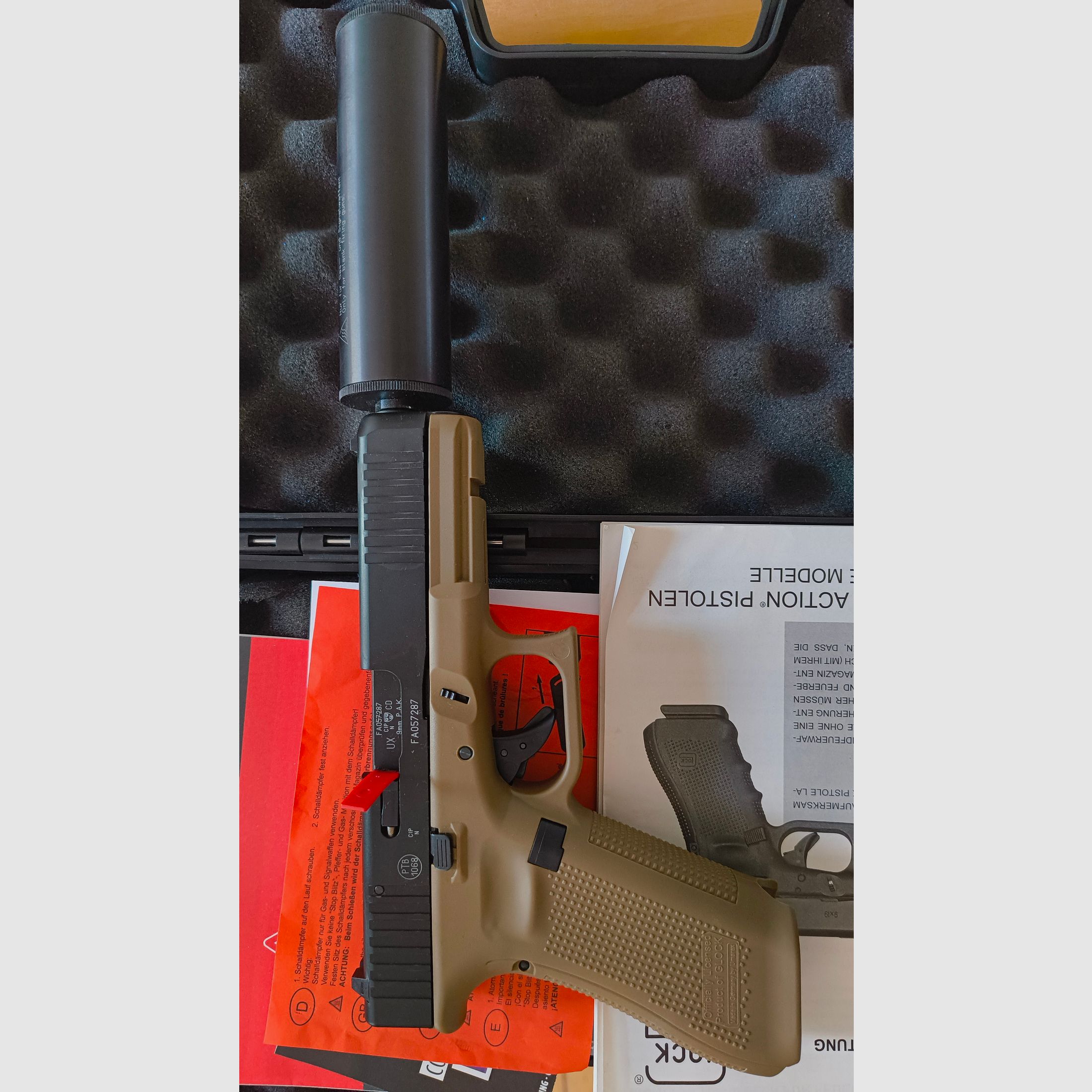 Glock 17 Pak Tan con silenciador Umarex