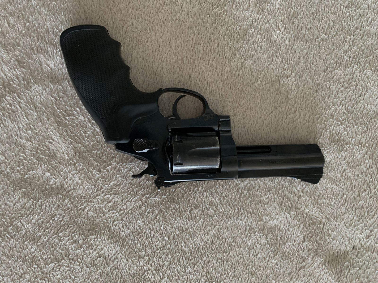 <Vendi revolver Rossi .357 Mag