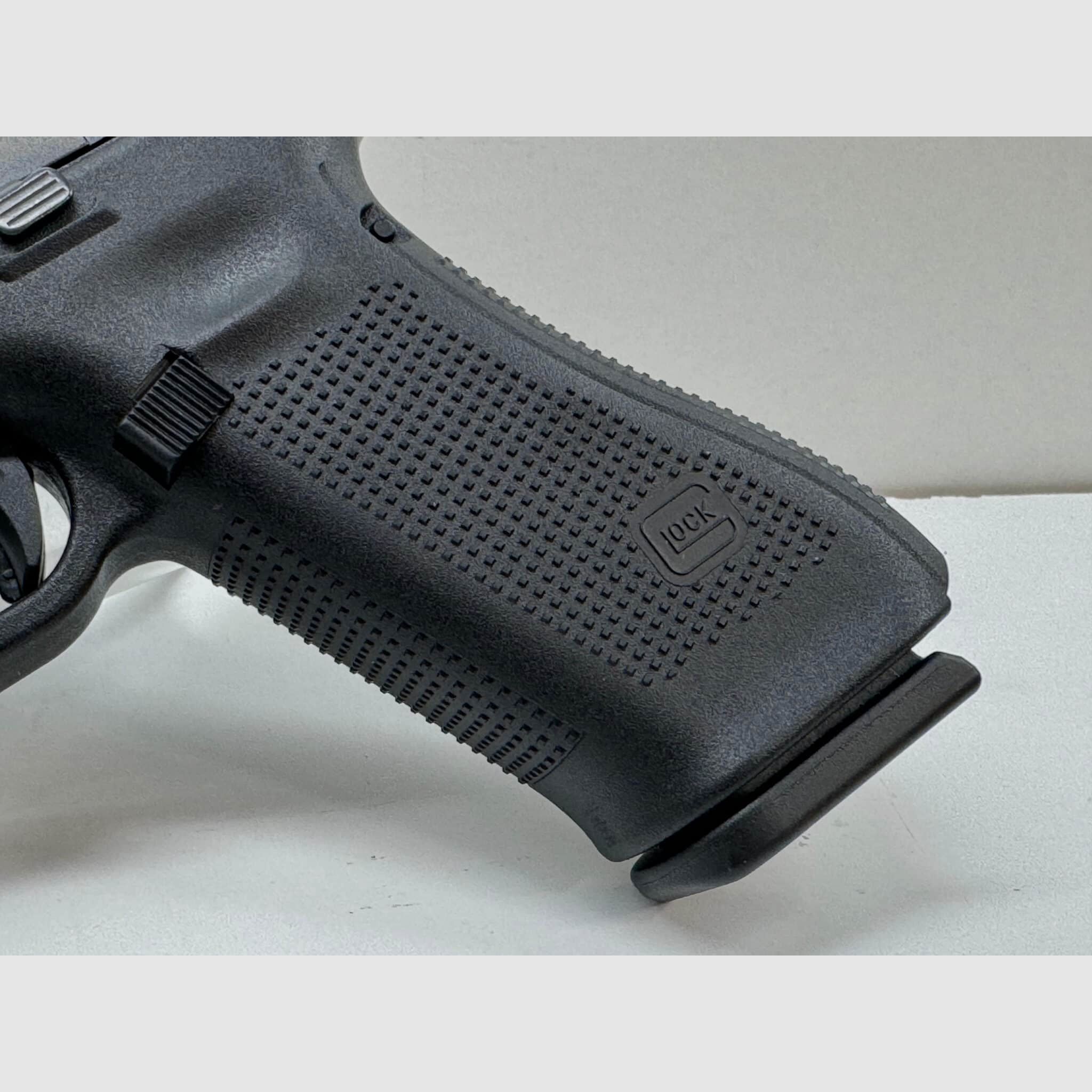 Glock 17 Gen5 M.O.S. FS FXD con canna filettata, immagine 4 di 7