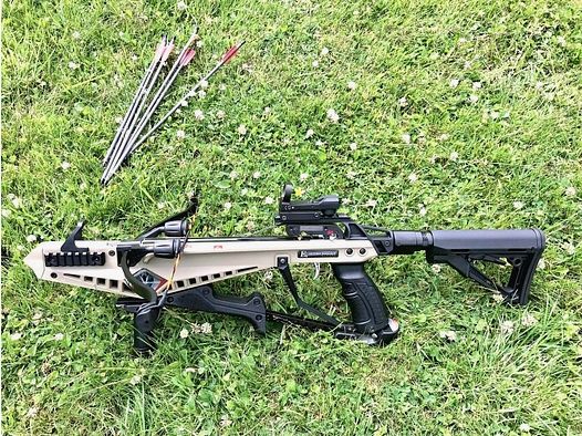 EK Archery Cobra R10 RX balestra a lunga distanza 130Ibs - più molti accessori - Ottime condizioni