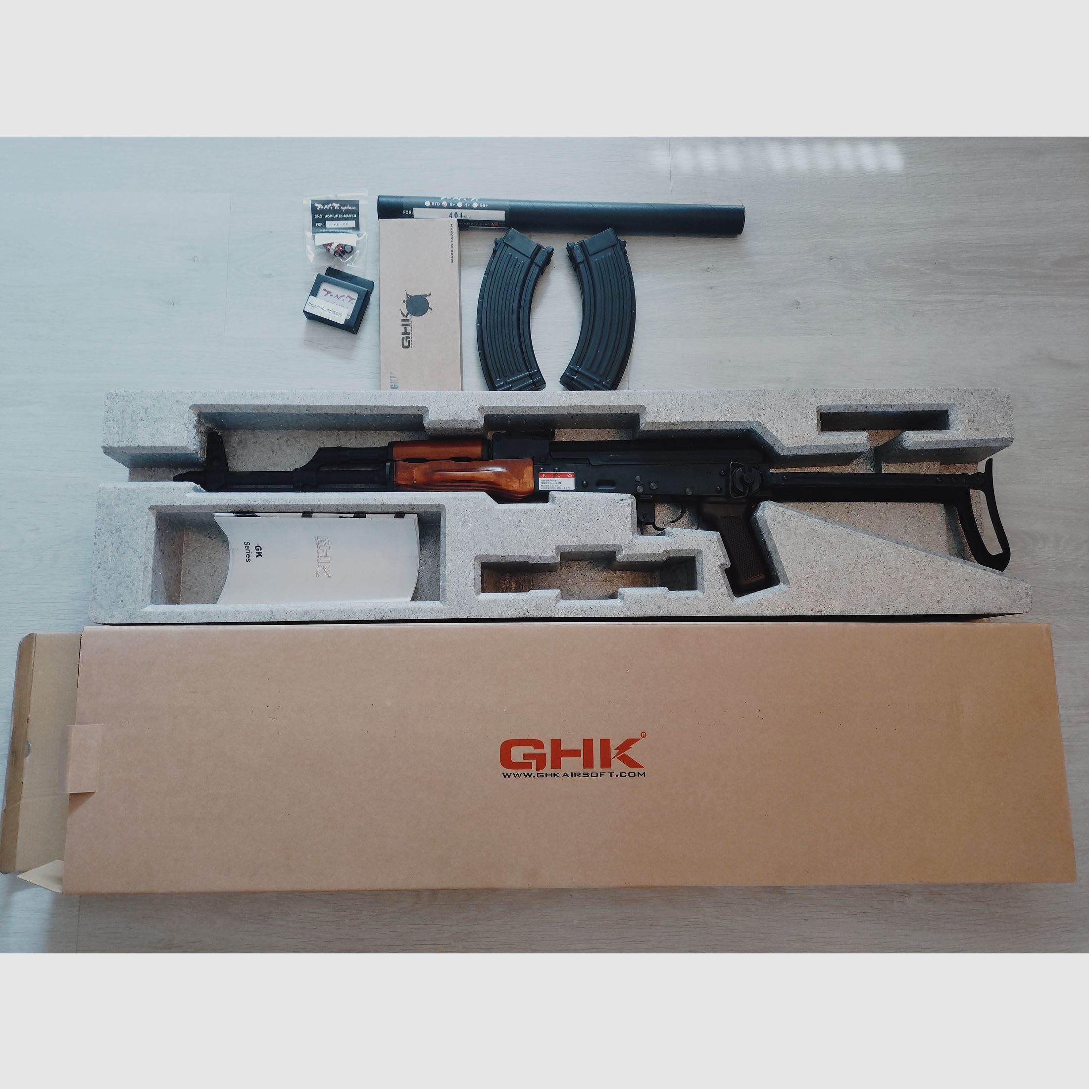 GHK AKMS Vollmetall Echtholz Gas-Blow-Back mit TNT-Lauf und Hop Up Kammer in Top Zustand