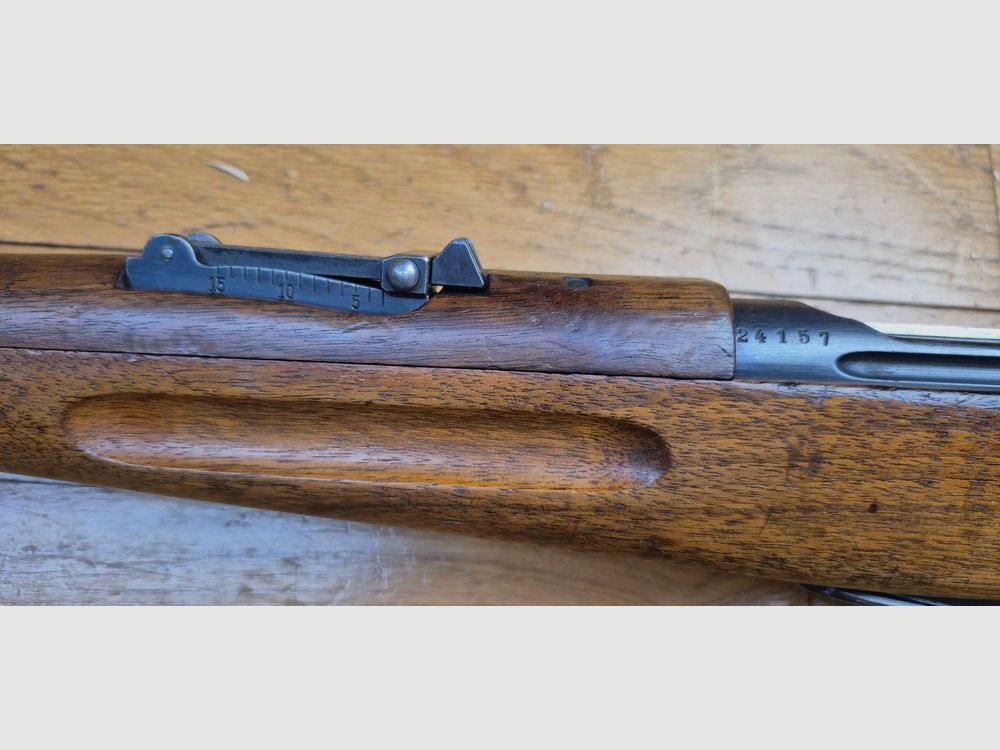 Zeldzame Zwitserse geweer 05/11 – Gebaseerd op het cavaleriegeweer 1905 systeem 1889 Schmidt Rubin, aangepast in 1911 – GP11 munitie in 7,5 x 55 Zwitsers – Goede hout, maar met reparaties – Onberispelijke mechanica en zeer mooie loop – Uitstekend klein geweer in cat. D – BE/BE+, afbeelding 34 van 45