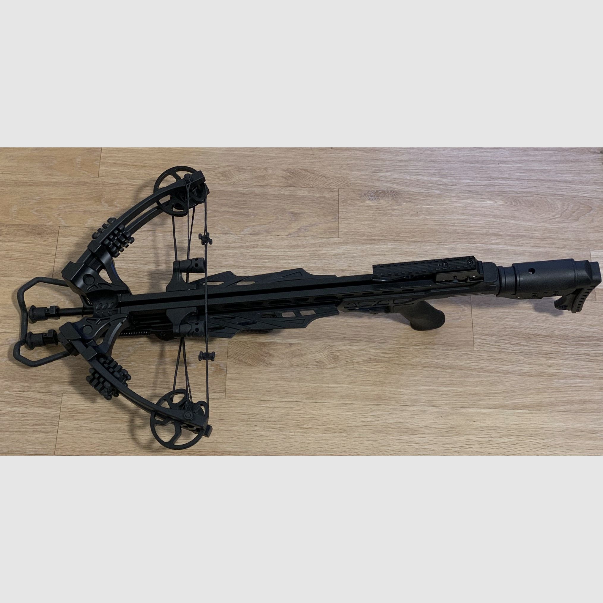 X-BOW FMA Scorpion III - 405 fps / 200 lbs - Compoundbogen mit Zubehör