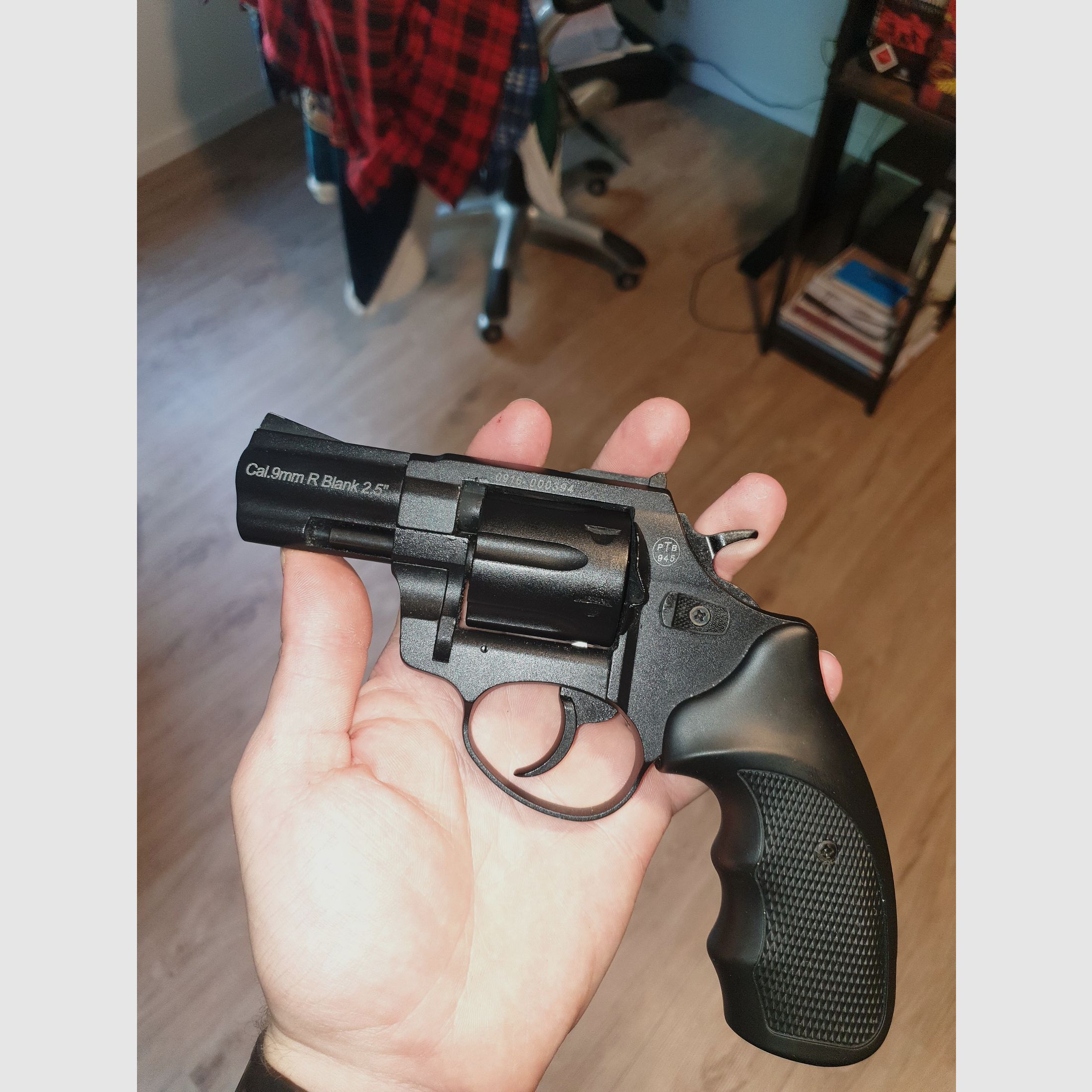 Zoraki R1 2,5 inch revolwer alarmowy - oksydowany 9mm pak, zdjęcie 1 z 6