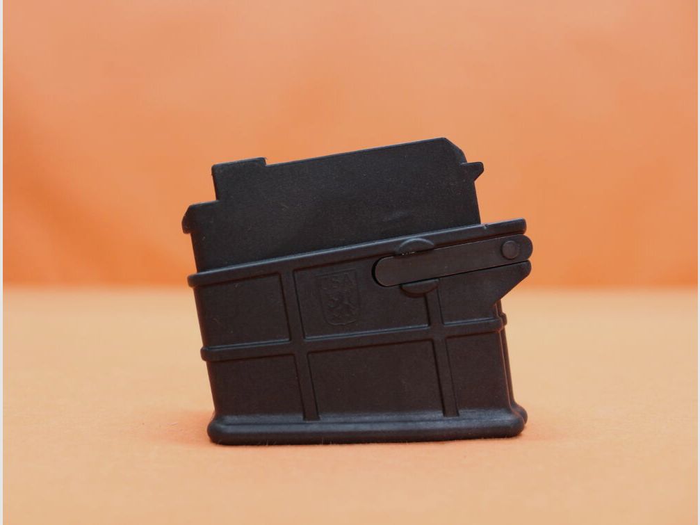 Armes légères tchèques - CSA Armes légères tchèques SA vz.58 223 : Adaptateur de chargeur AR-15 en polymère noir (58-2-065) Convient pour l'utilisation de chargeurs métalliques USGI AR-15