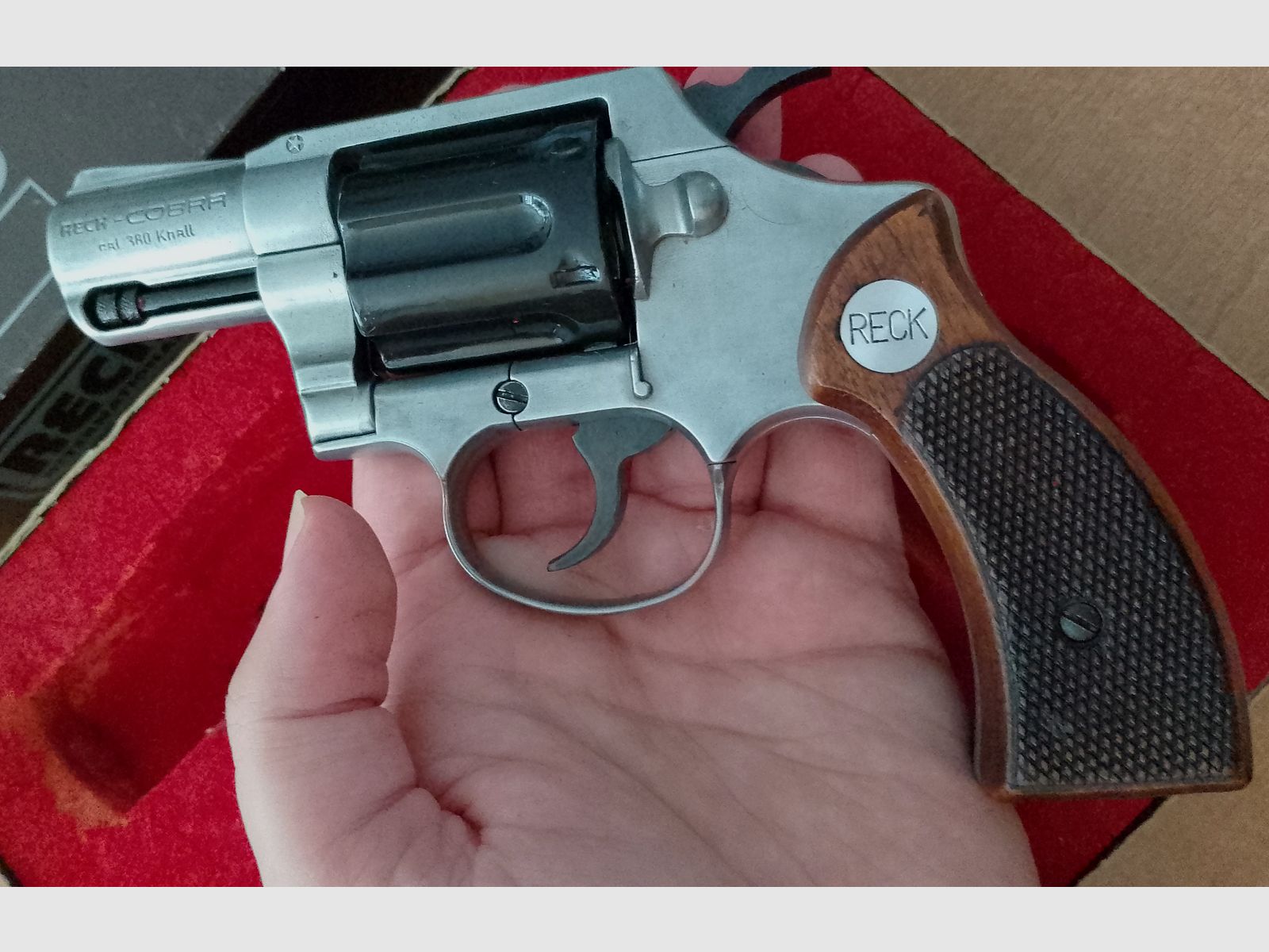 Reck Cobra im Kaliber .380 Knall bzw. 9 mm R.Knall mit Verpackung!