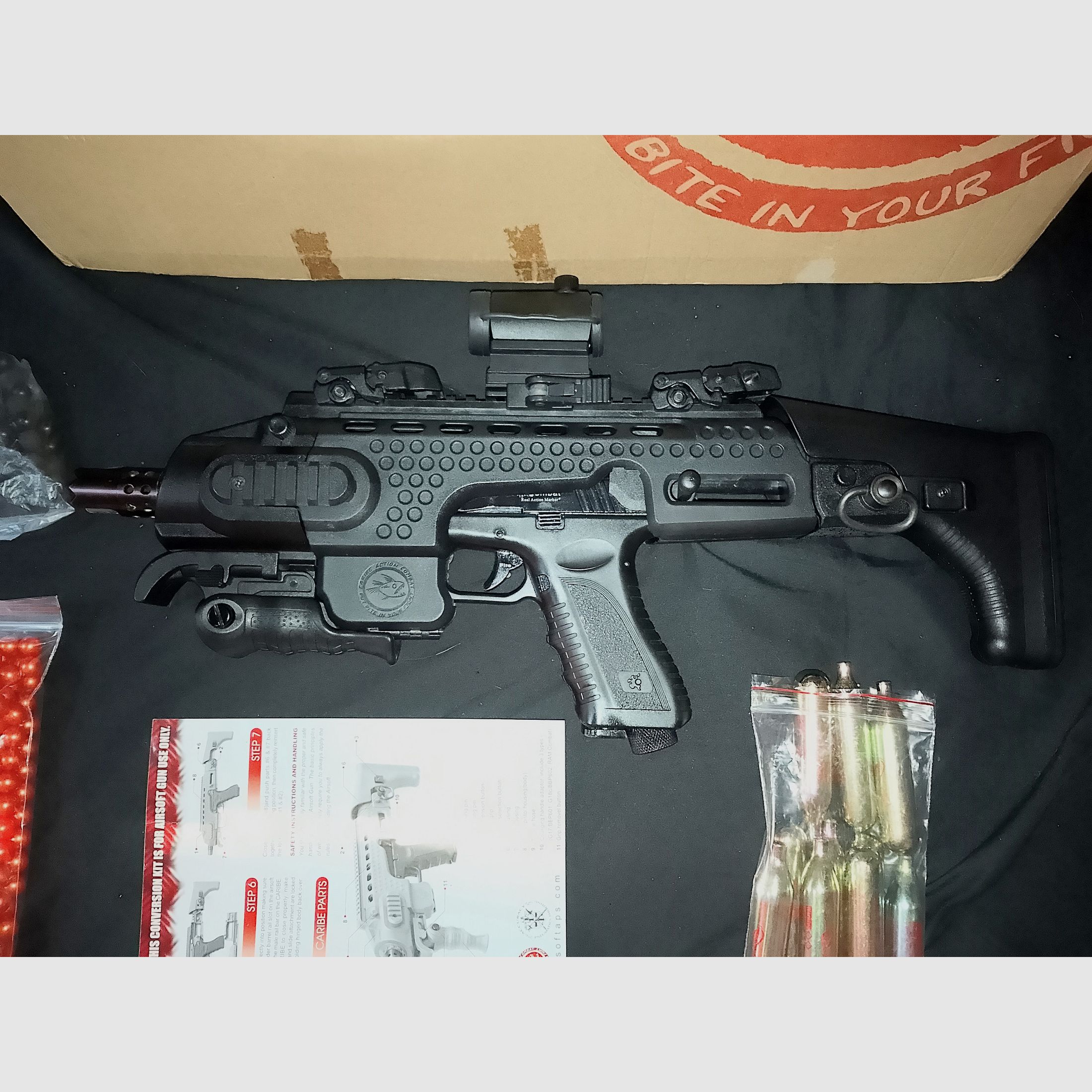 RAM Cal .43 Combat (Glock) + 4 Magazine + Aps Caribe Action Conversion Kit T1-Socom Visier und Zubehör Co2 Rubberballs Paintballs