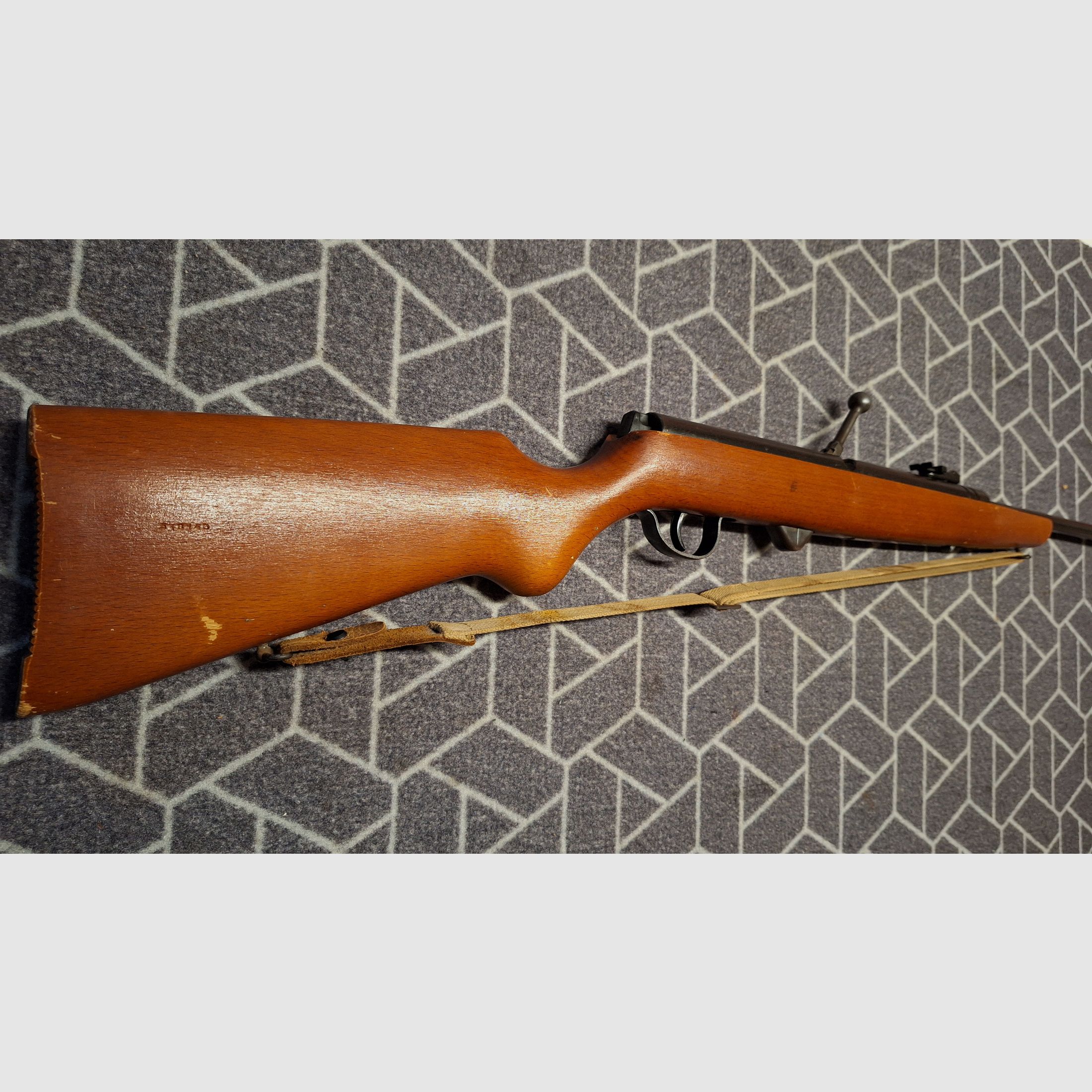Haenel Suhl 310 "Q1" air rifle with 12-round magazine + original pellets!